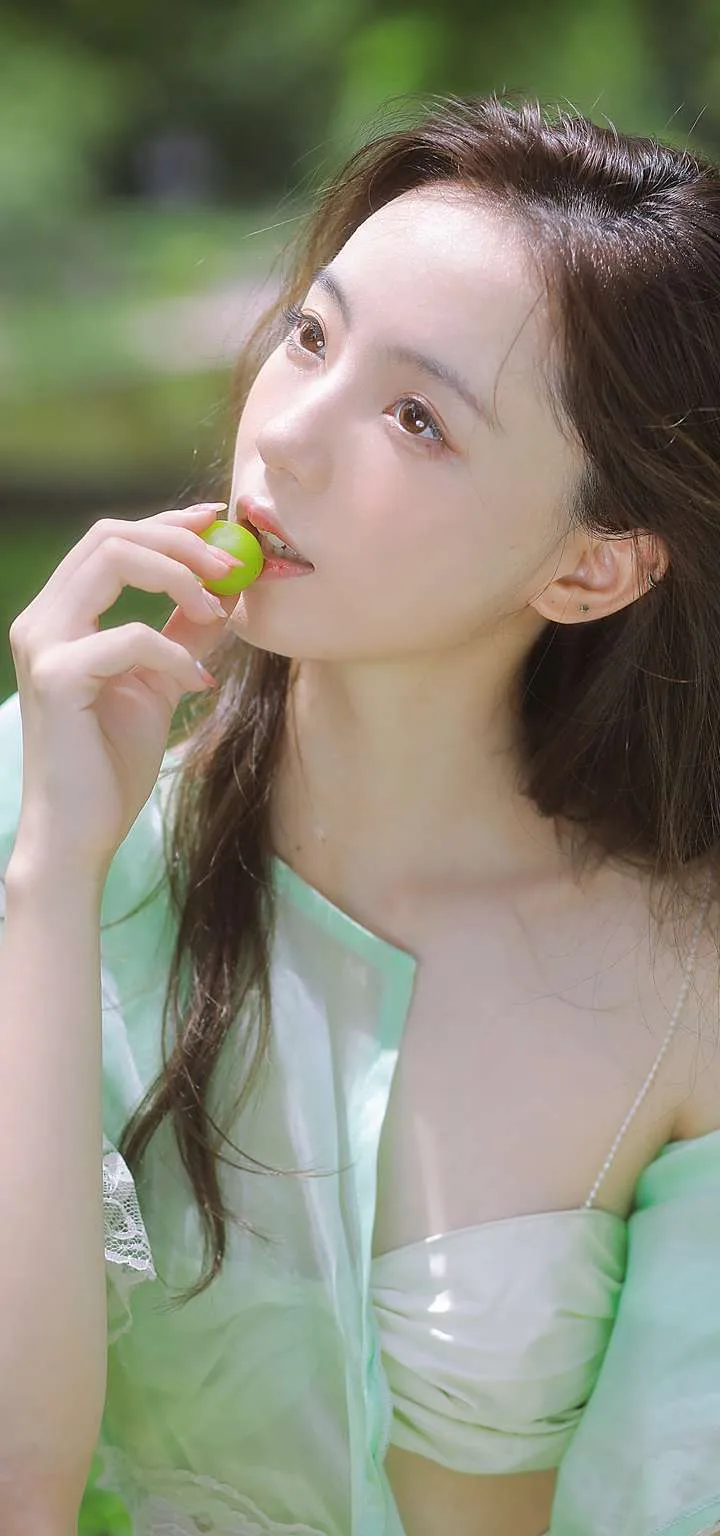 温柔知性的 小姐姐户外摄影 照片 精美壁纸收藏