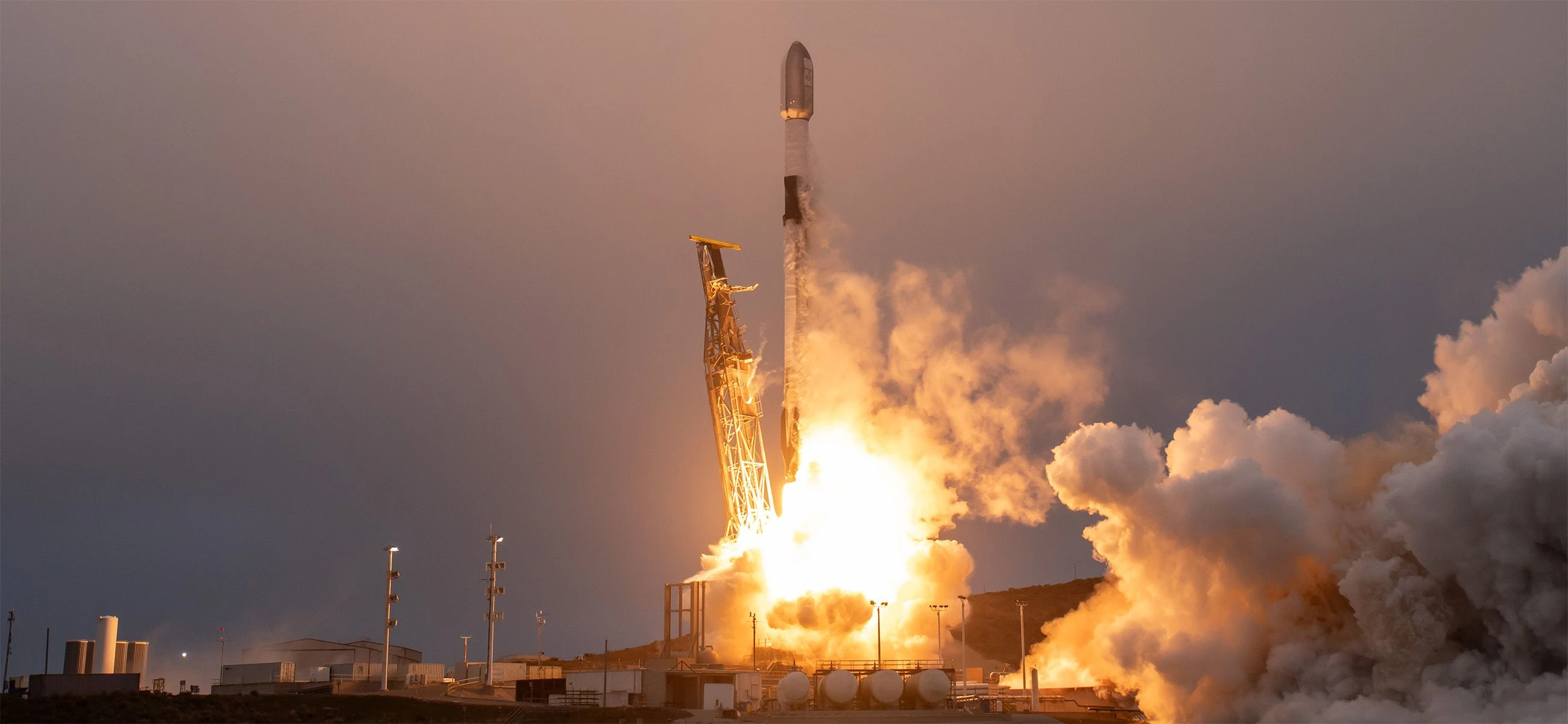 2K壁纸 未来的 飞机航天SpaceX 火箭图片 航天背景