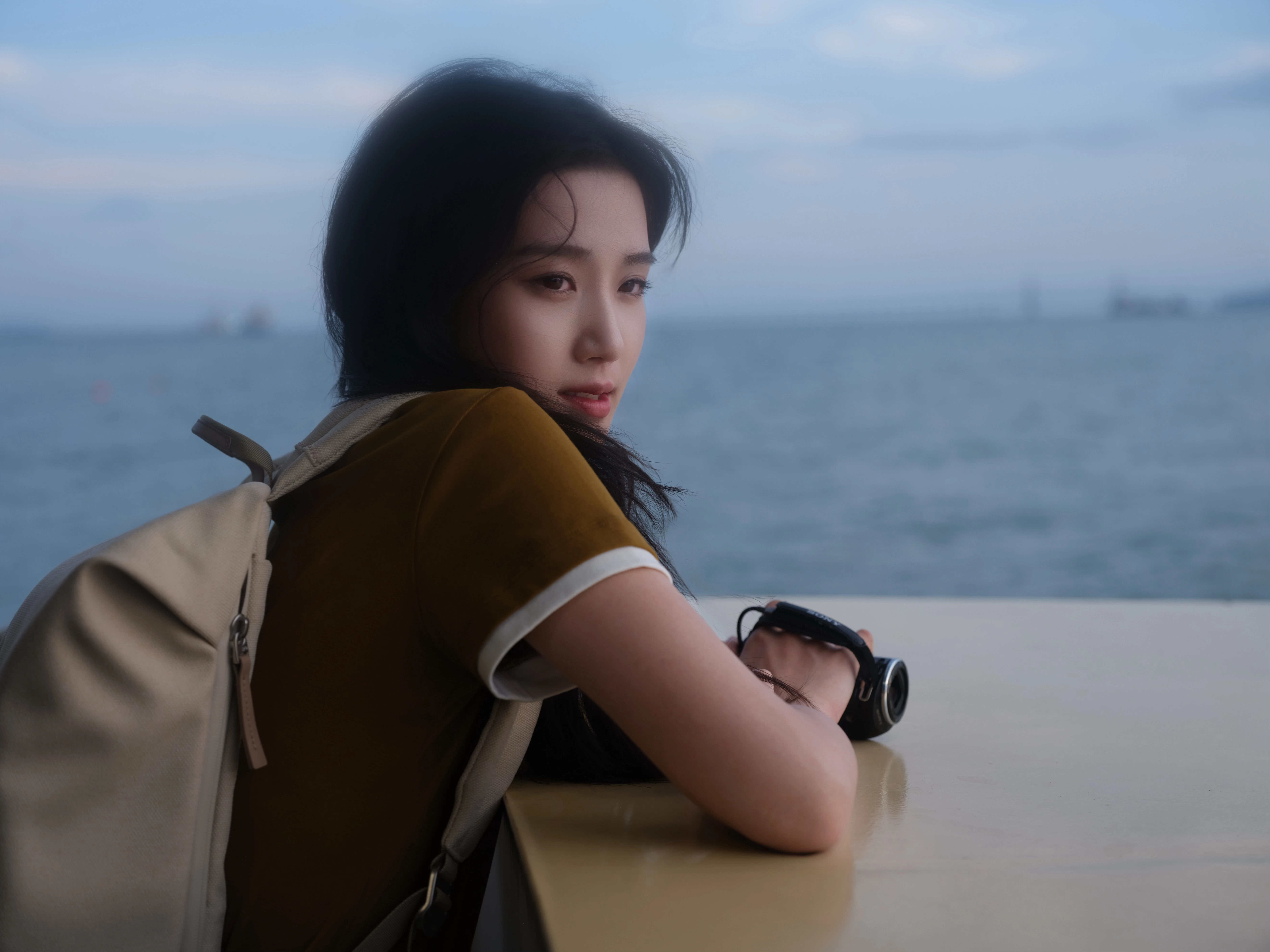2K壁纸 优雅大方的 美女人像 人像照片 桌面锁屏