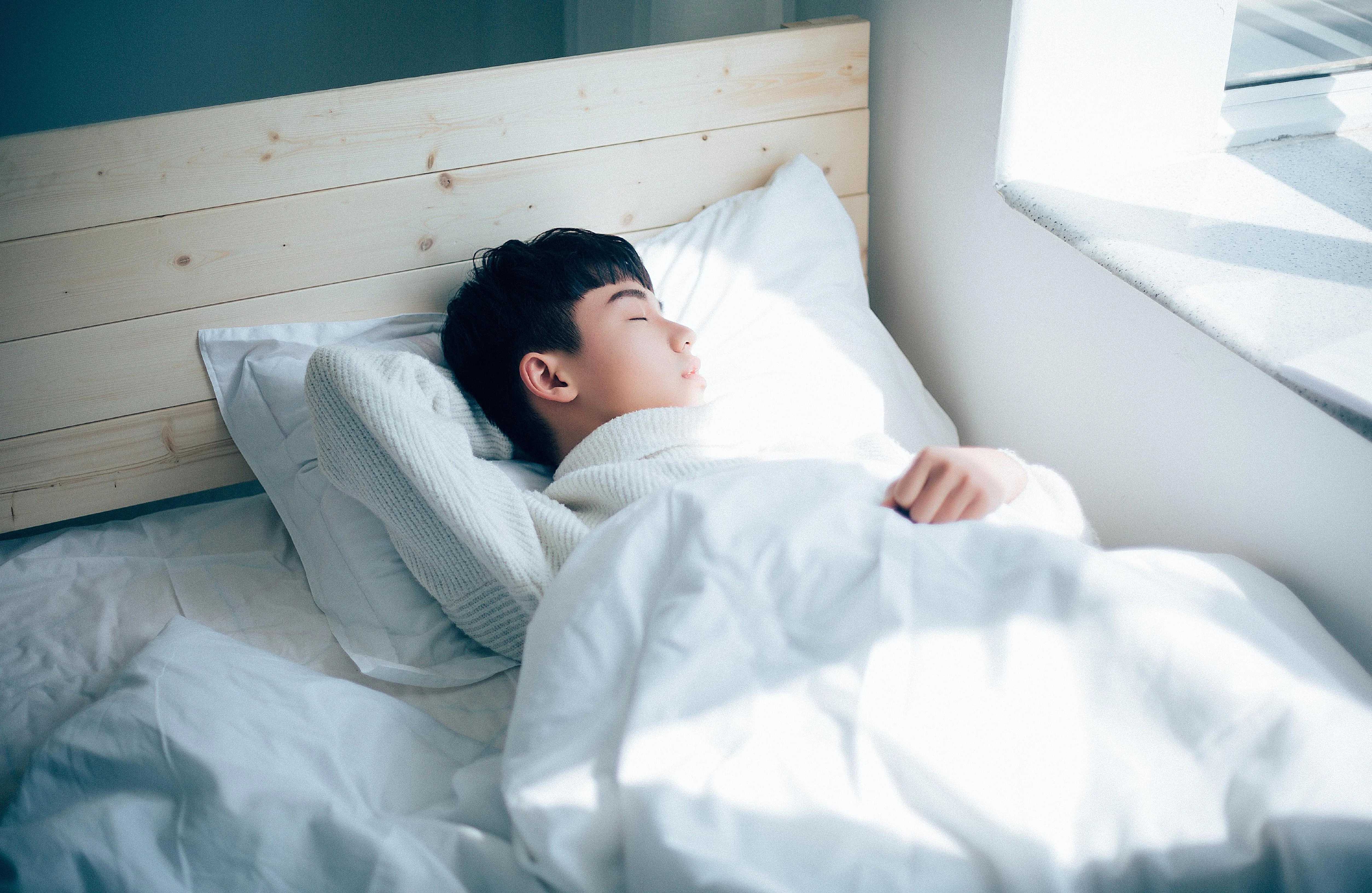 英俊潇洒的 俊朗帅哥 男士肖像 4K高品质 锁屏图片