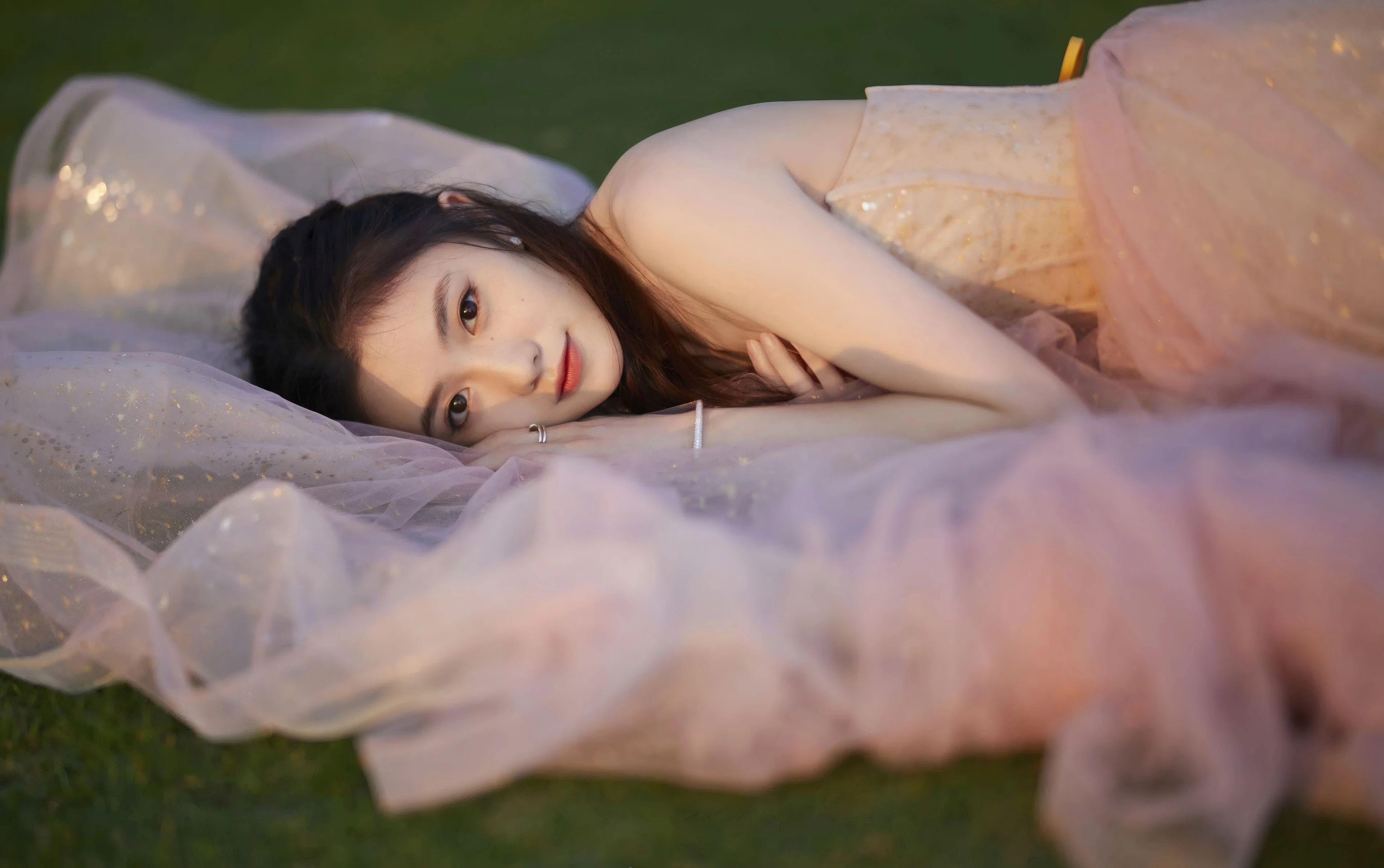 靓丽迷人的 国内女艺人 女艺人写真 4K高品质 锁屏图片