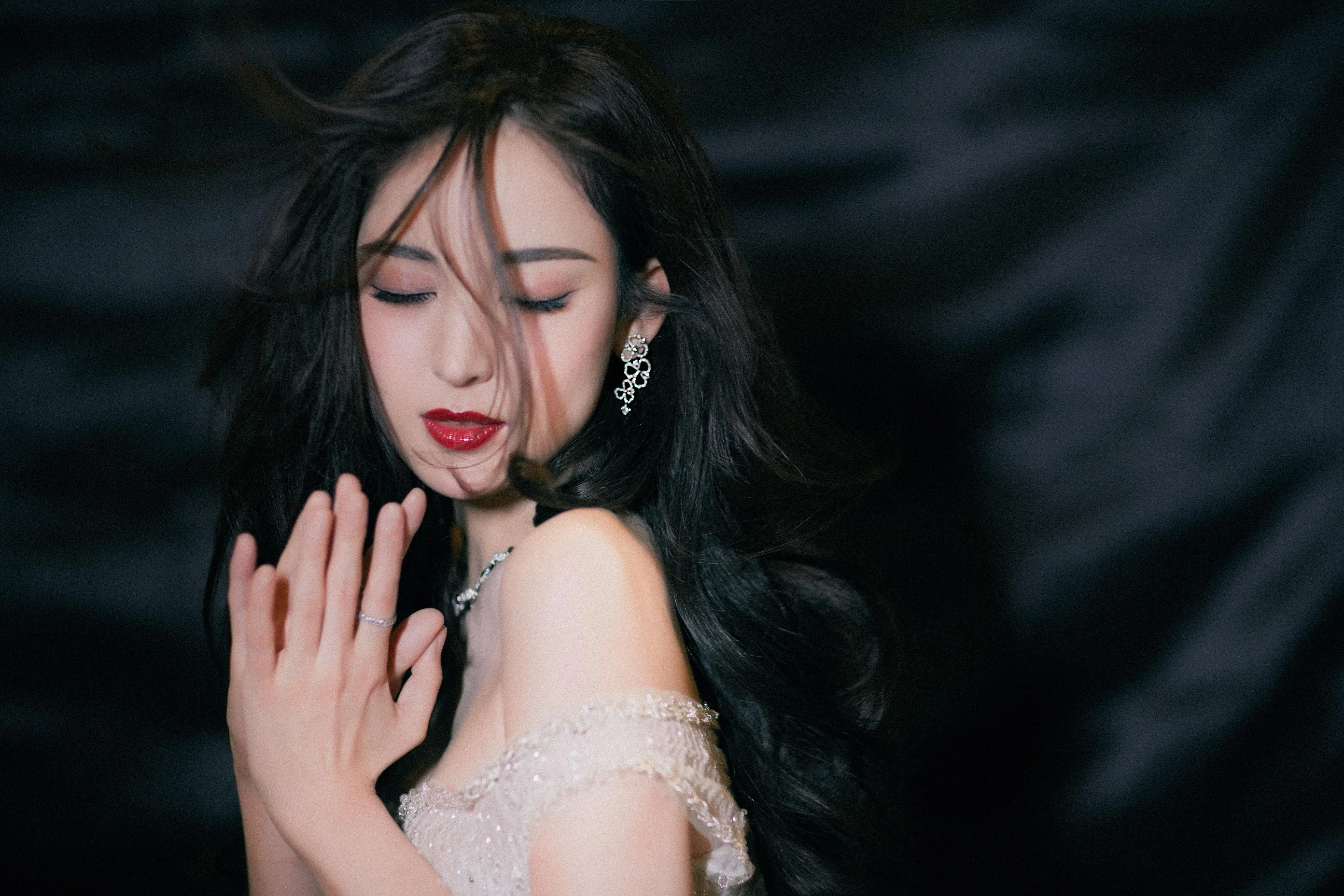 靓丽迷人的 国内女艺人 女艺人写真 4K高品质 锁屏图片