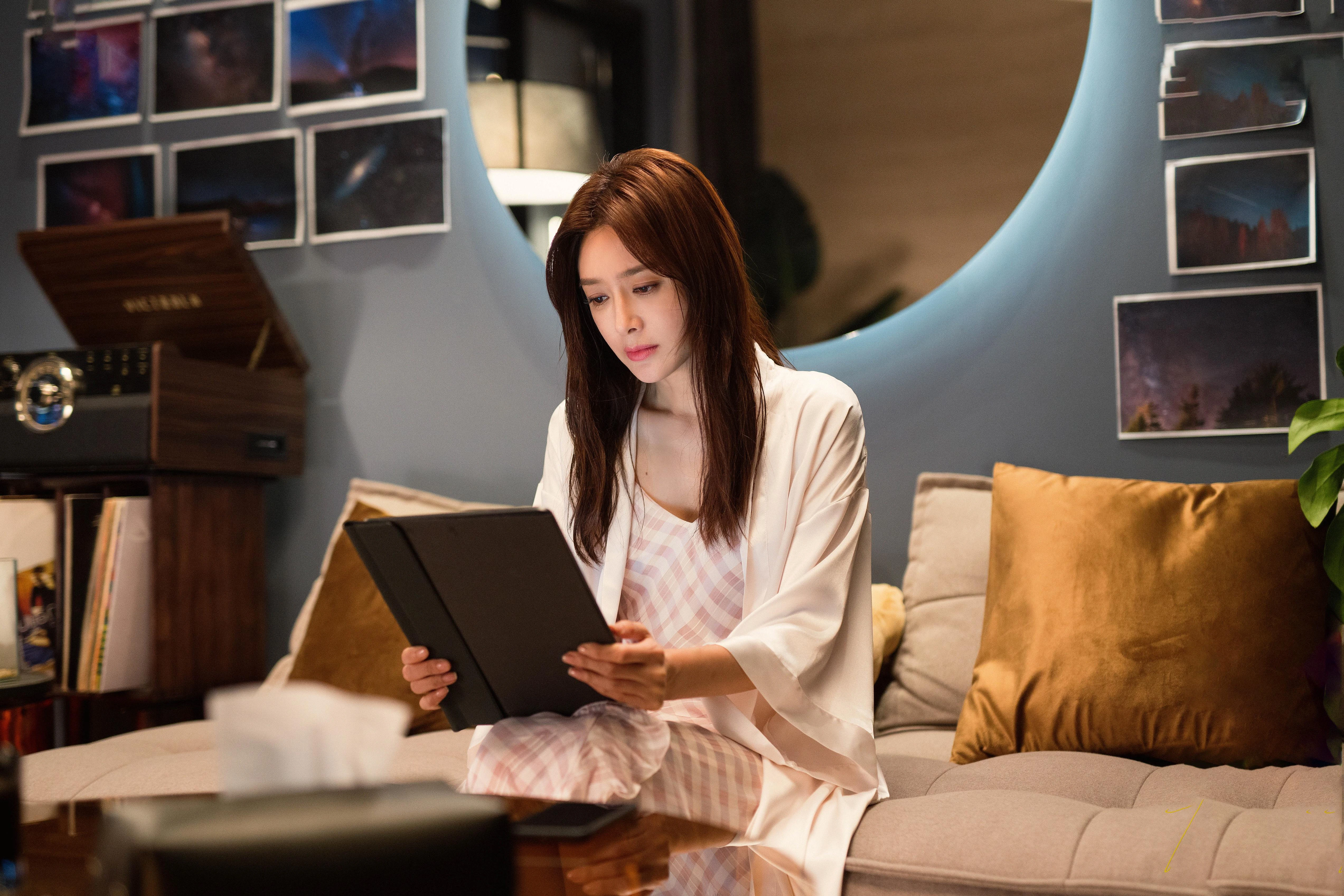 靓丽迷人的 国内女艺人 女艺人写真 4K高品质 锁屏图片