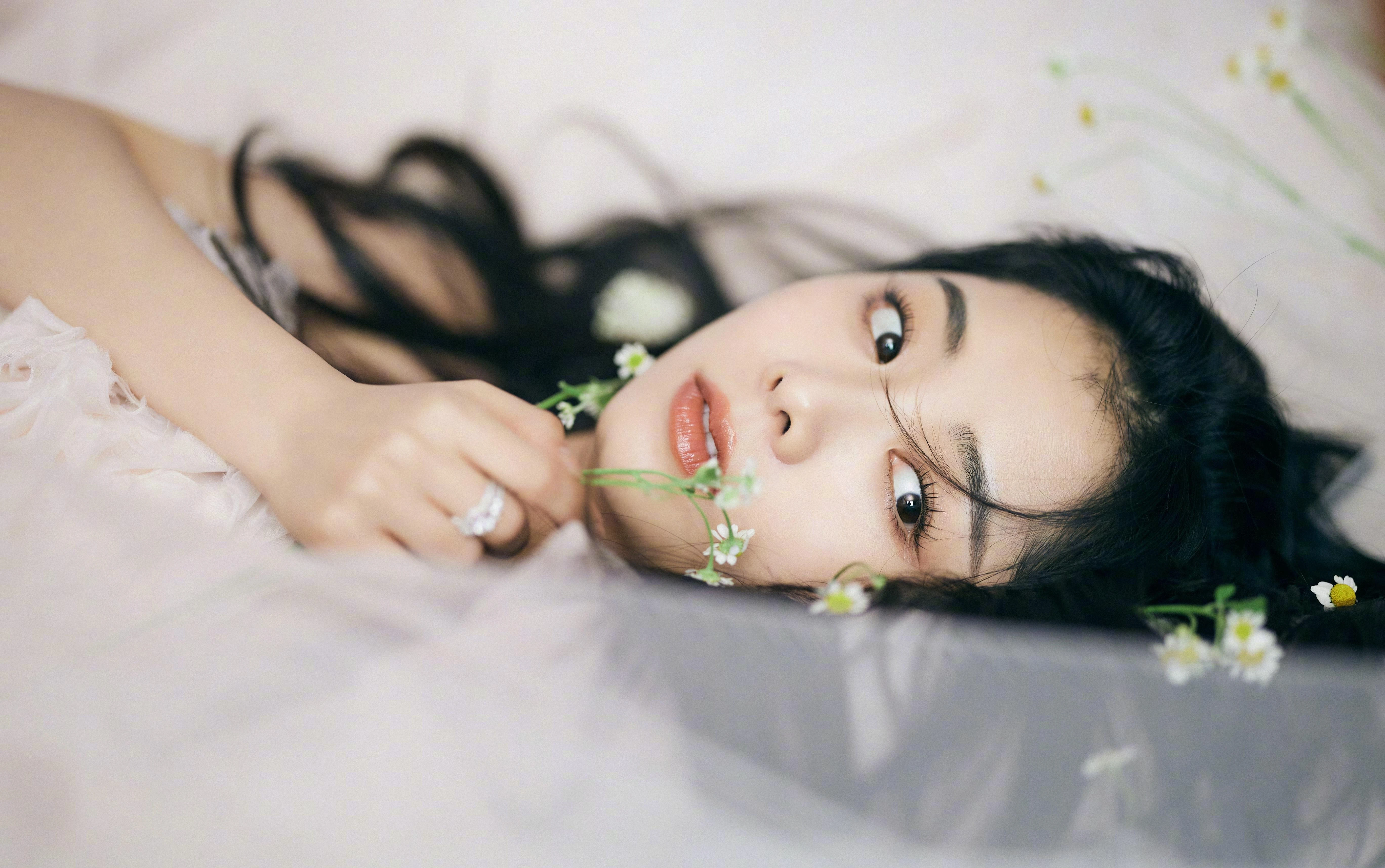 靓丽迷人的 国内女艺人 女艺人写真 4K高品质 锁屏图片