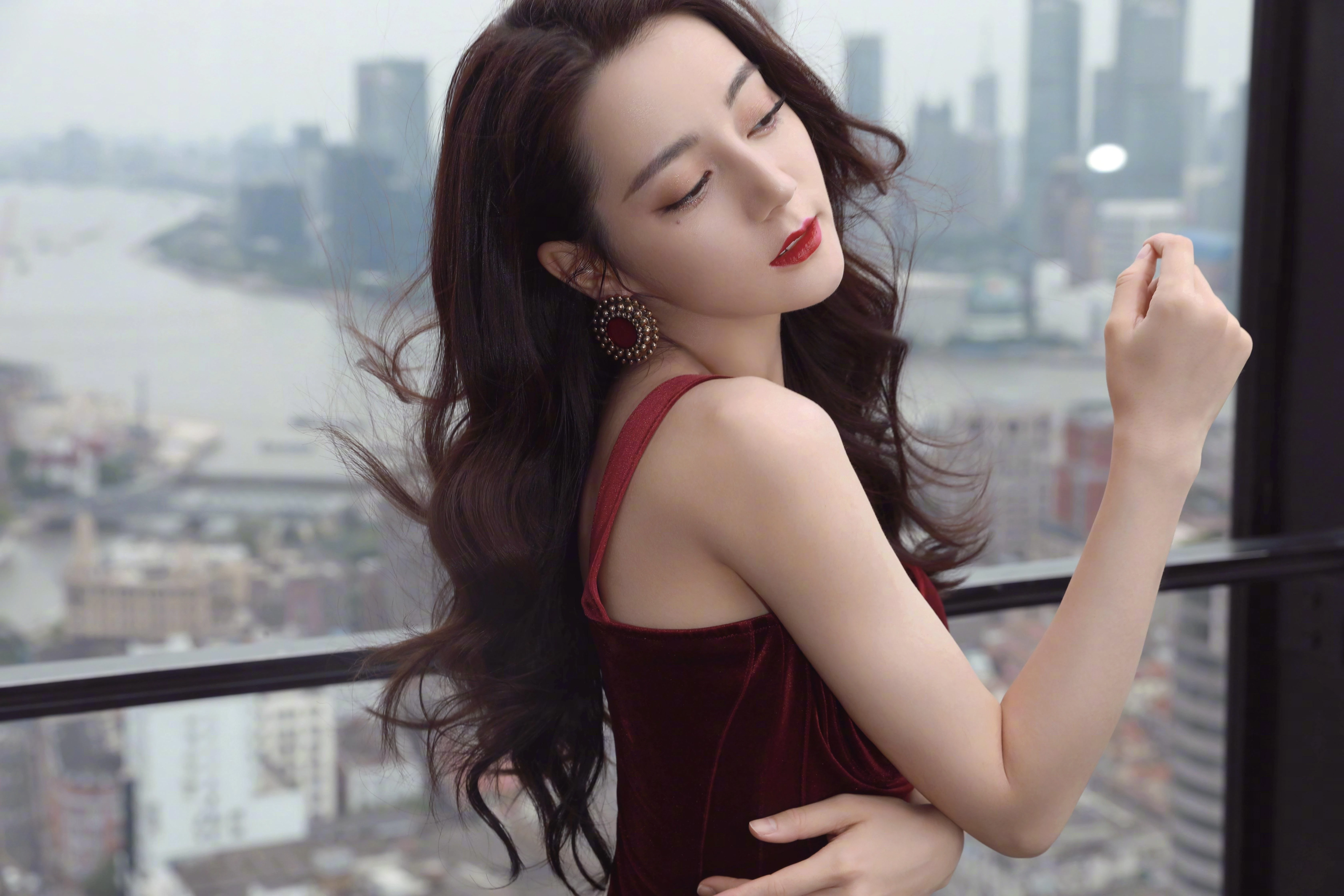 优雅大方的 中国女艺人 明星高清肖像 4K极致清晰  PC屏保
