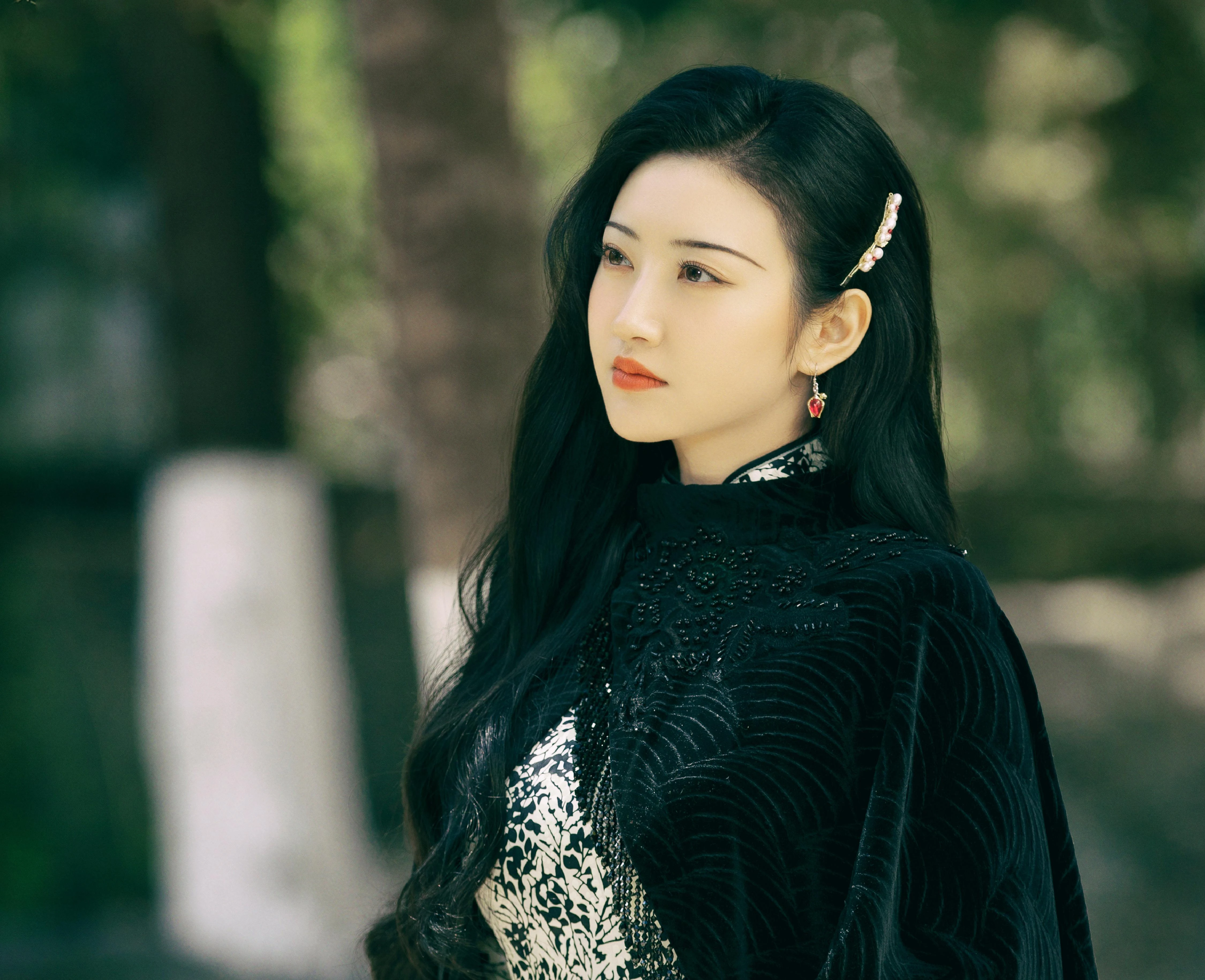 优雅大方的 中国女艺人 明星高清肖像 4K极致清晰  PC屏保