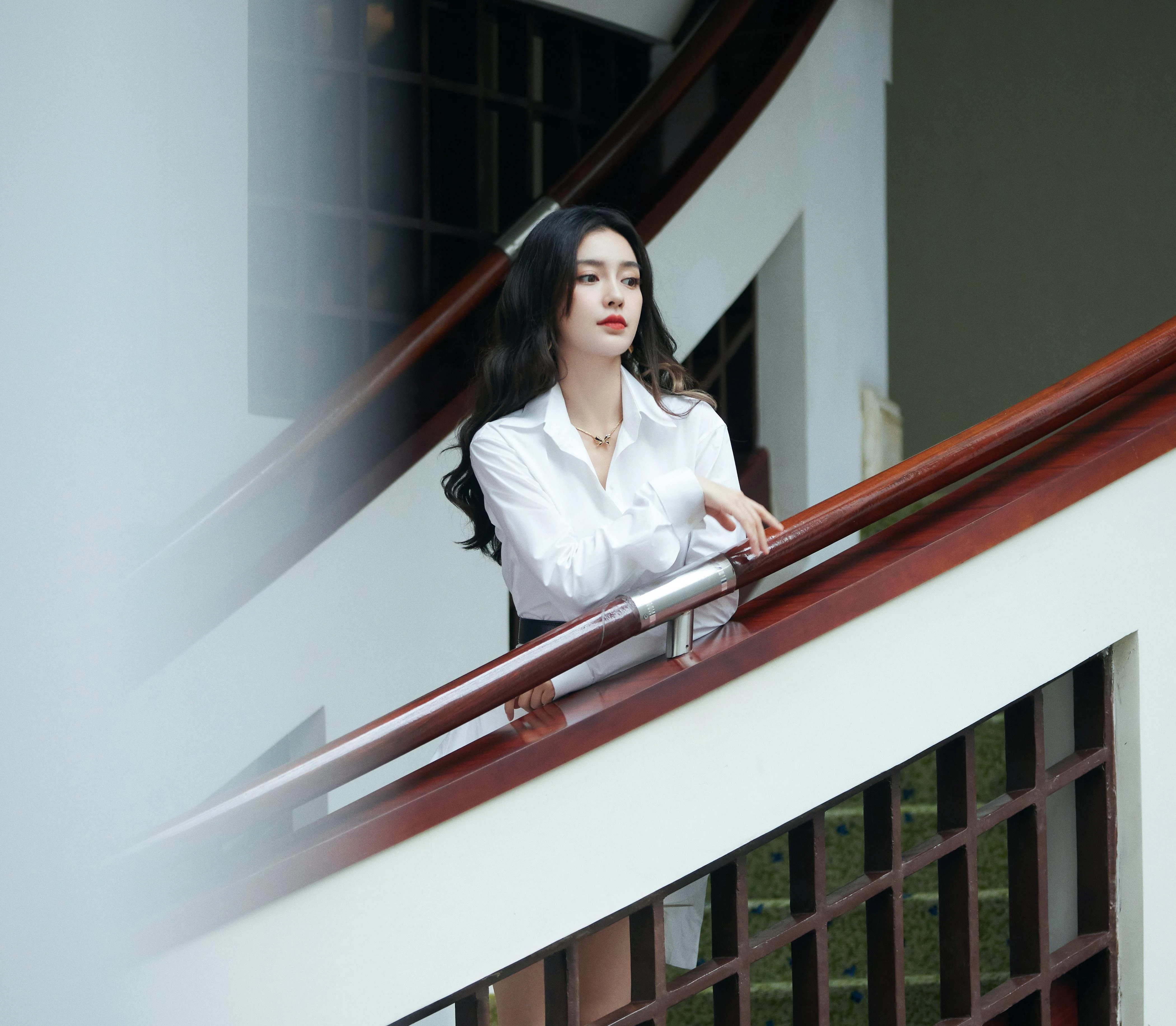 优雅大方的 中国女艺人 明星高清肖像 4K极致清晰  PC屏保