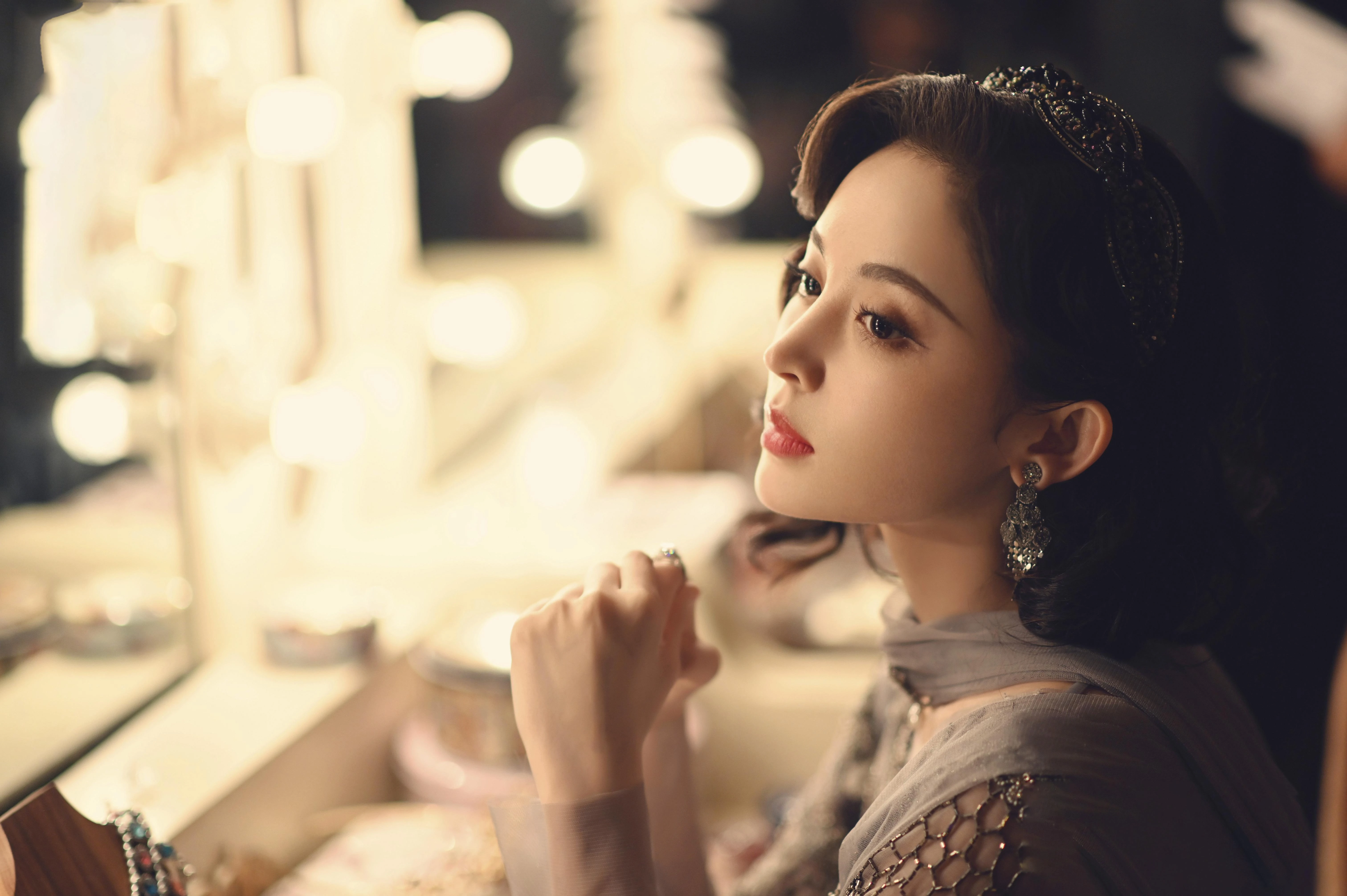 优雅大方的 中国女艺人 明星高清肖像 4K极致清晰  PC屏保