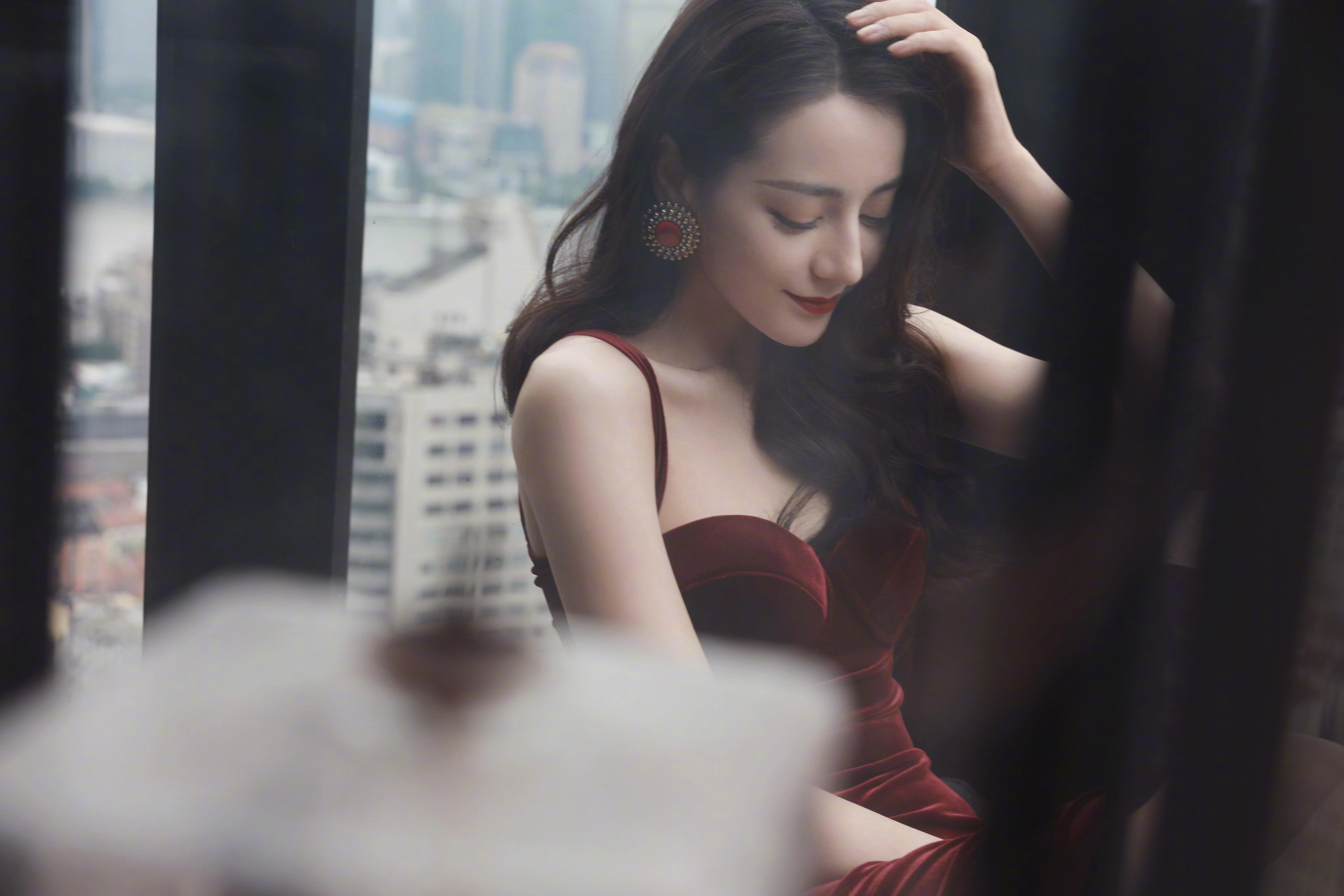 优雅大方的 中国女艺人 明星高清肖像 4K极致清晰  PC屏保