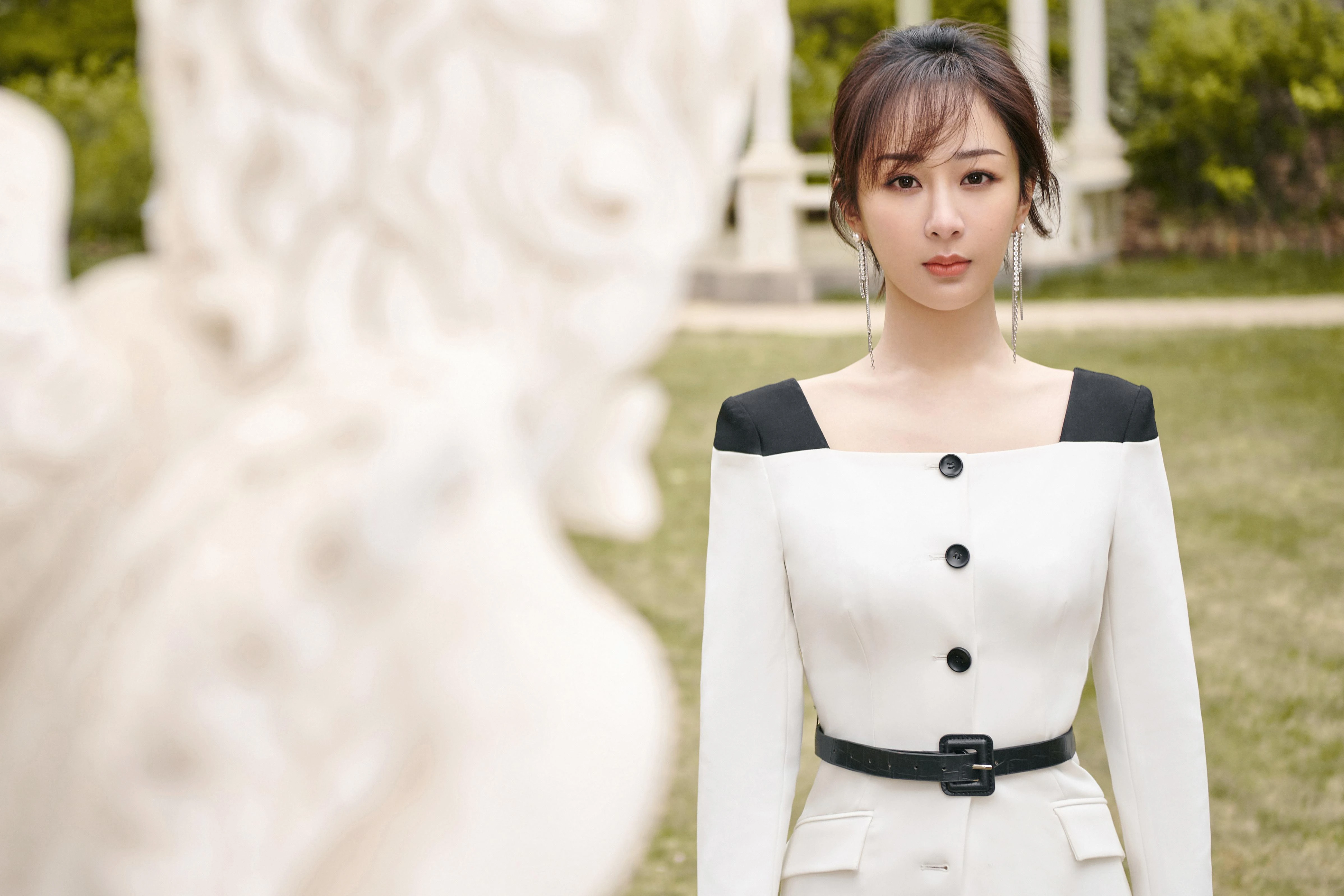 优雅大方的 中国女艺人 明星高清肖像 4K极致清晰  PC屏保