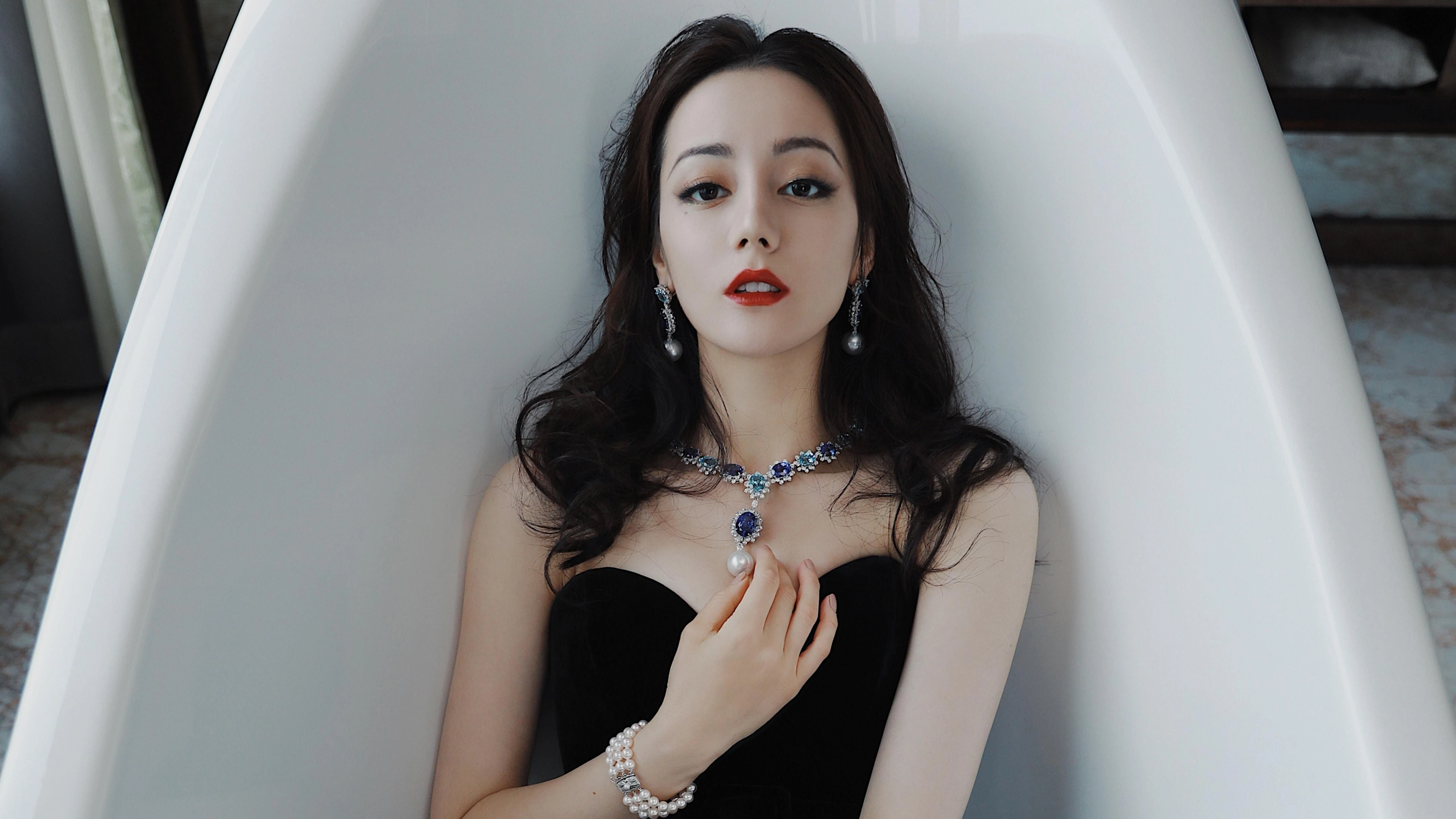 优雅大方的 中国女艺人 明星高清肖像 4K极致清晰  PC屏保