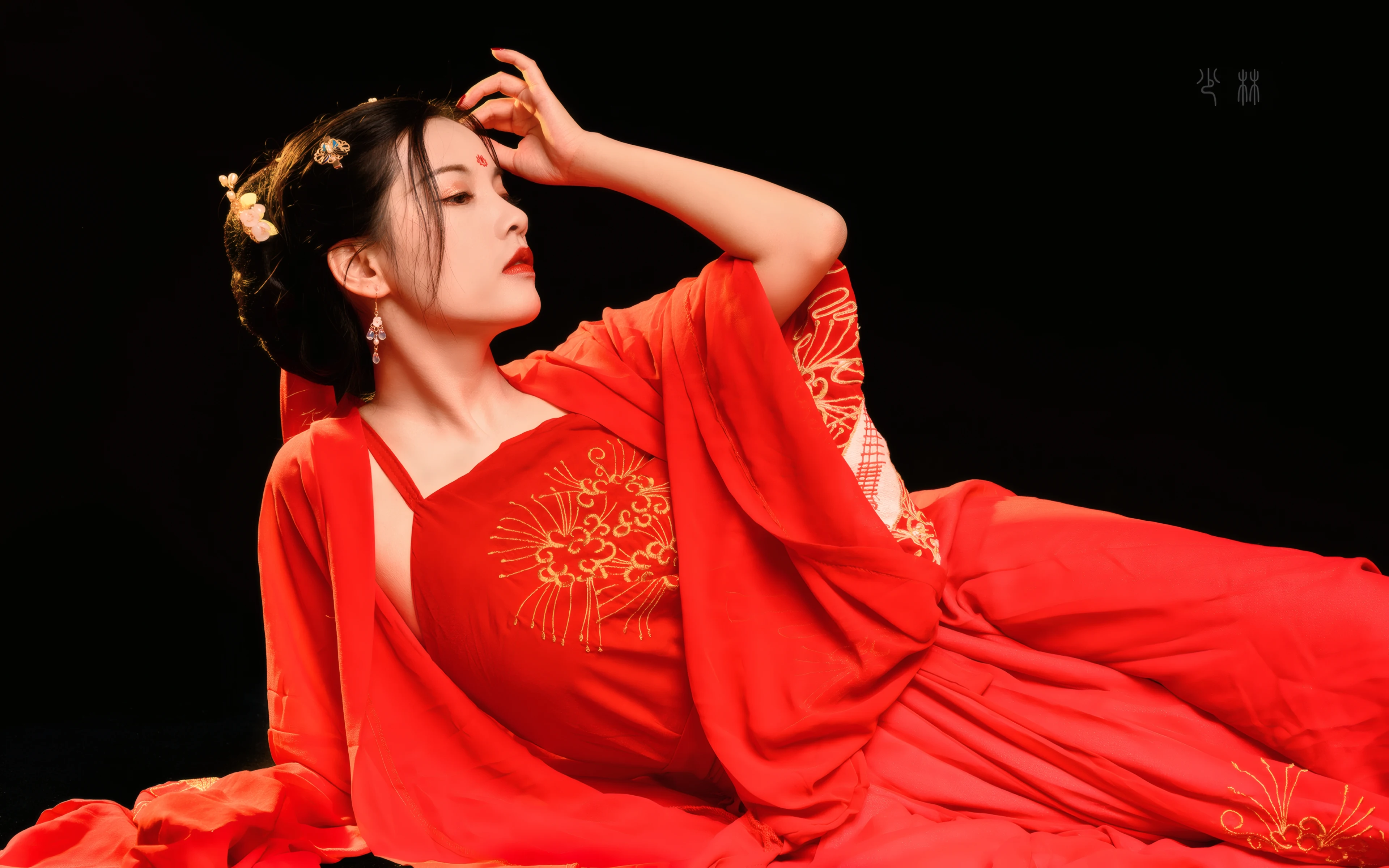 气质非凡的 知性美女 知性写真 4K高品质 锁屏图片