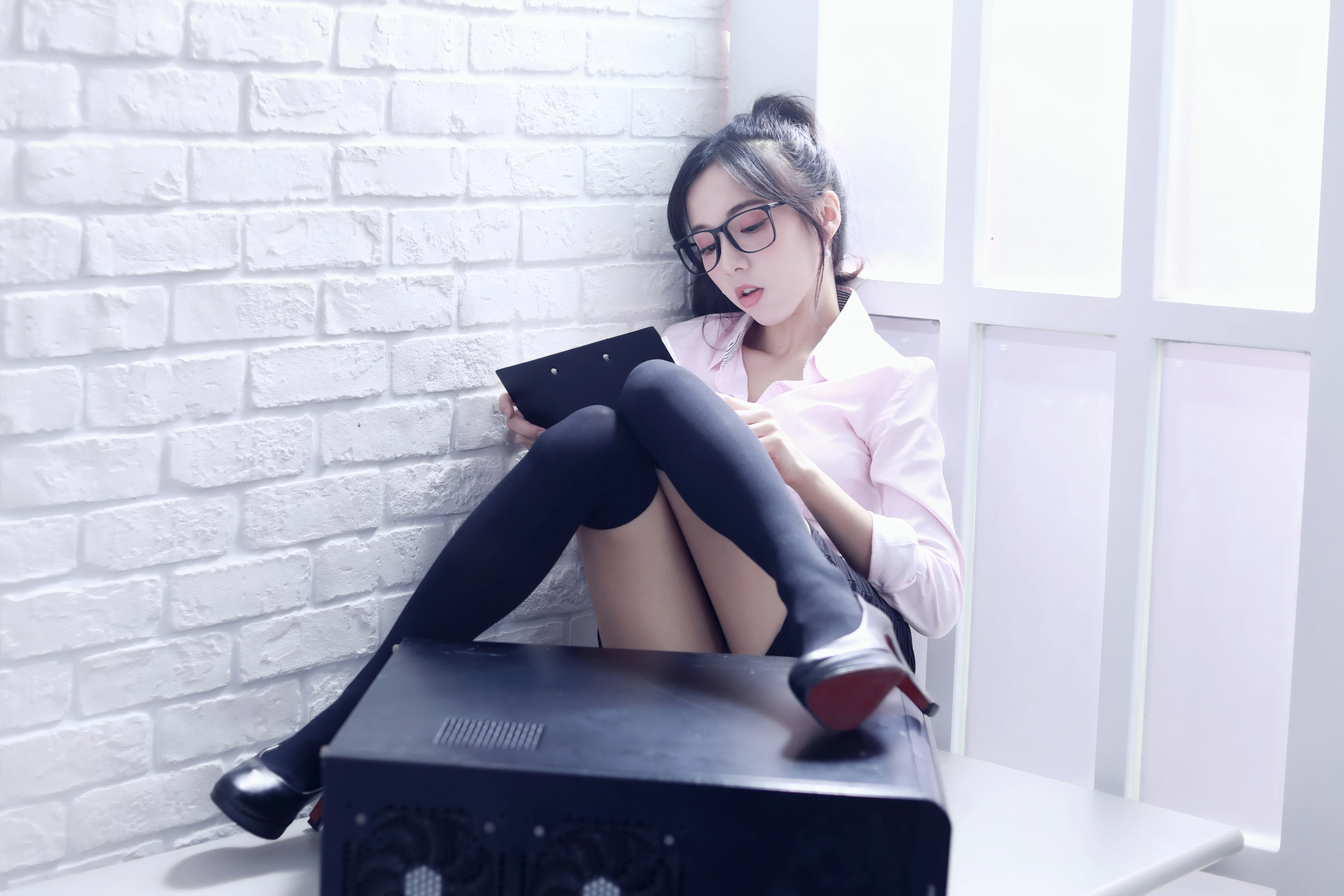 气质非凡的 知性美女 知性写真 4K高品质 锁屏图片