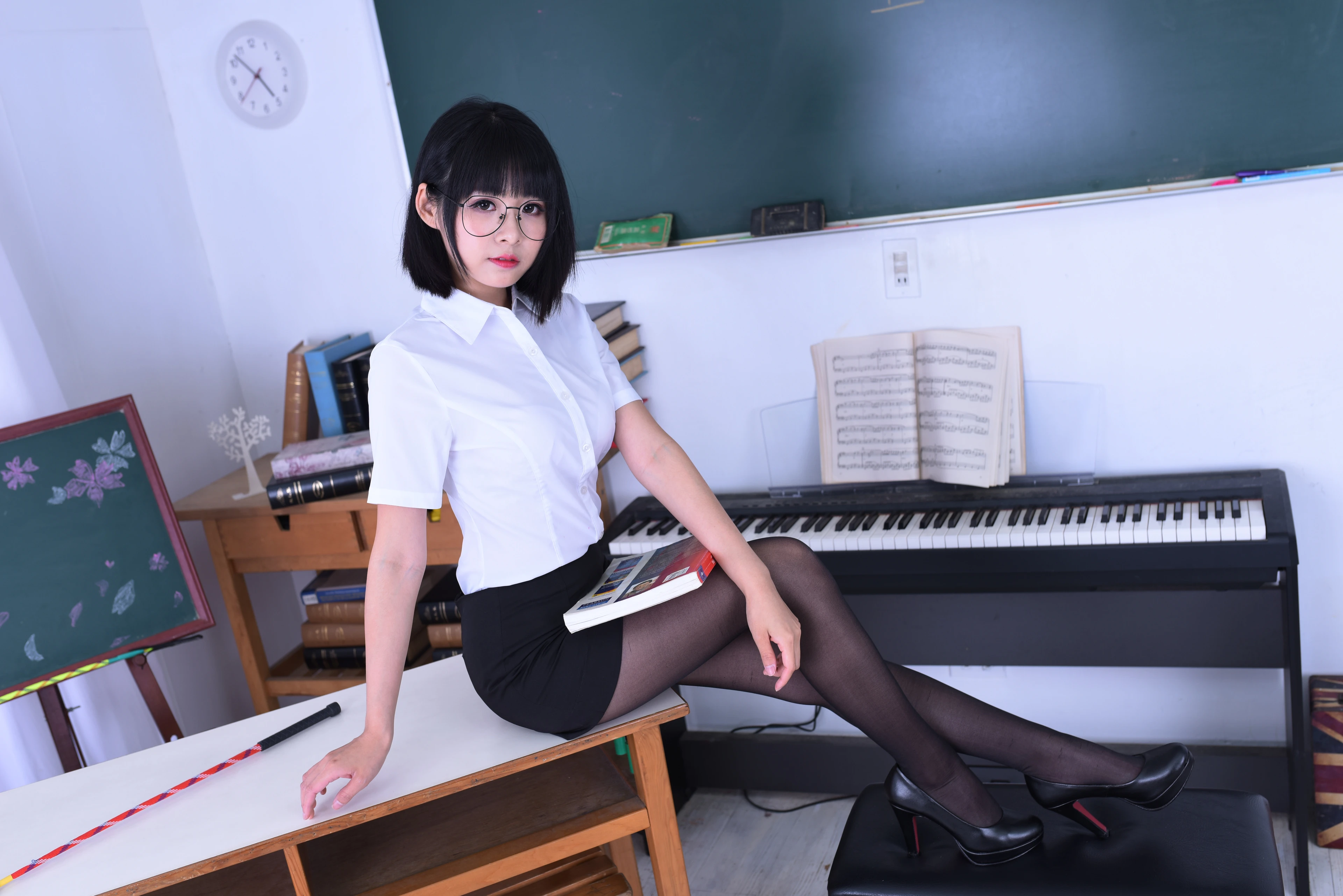 气质非凡的 知性美女 知性写真 4K高品质 锁屏图片