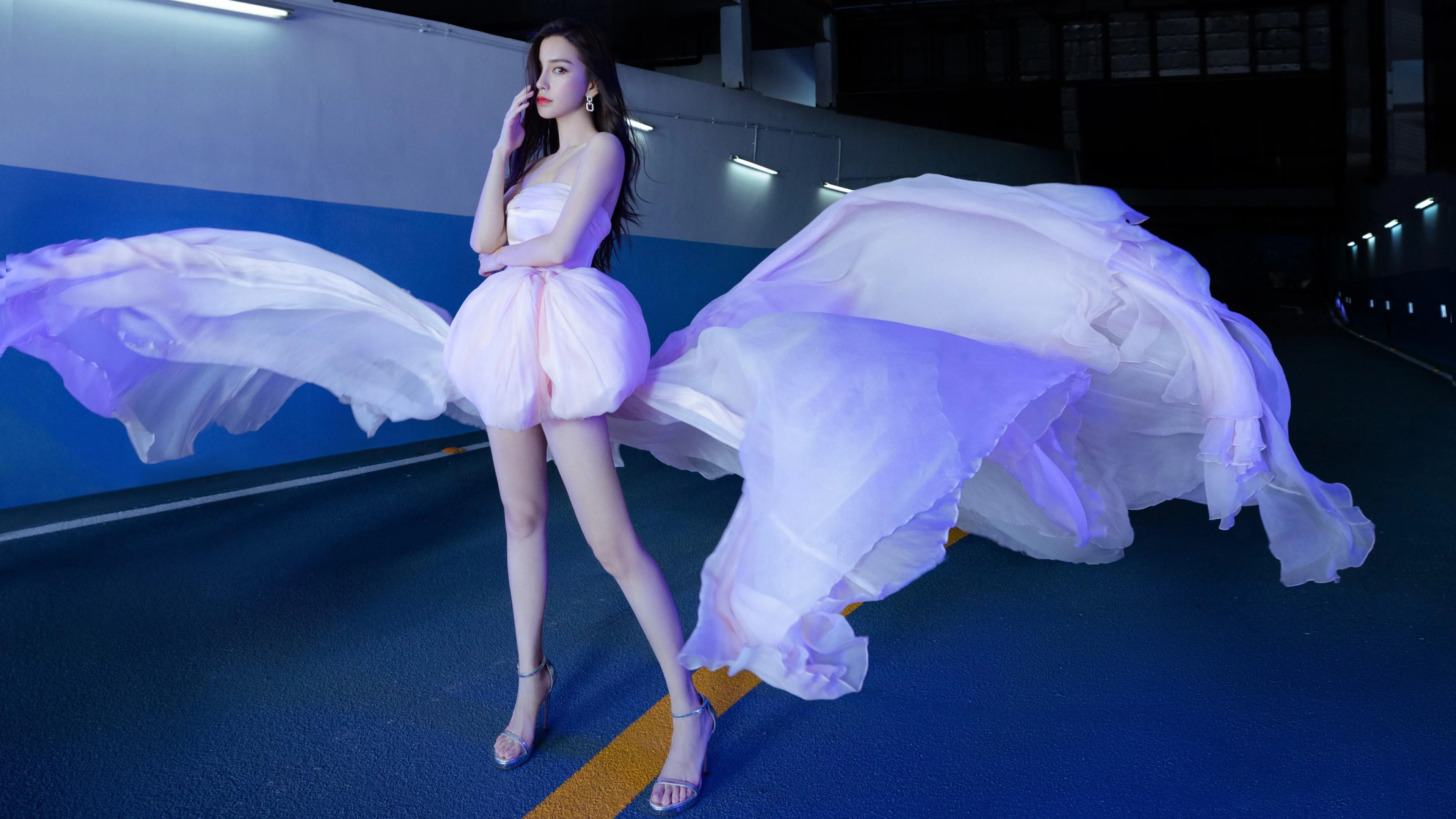 气质非凡的 知性美女 知性写真 4K高品质 锁屏图片