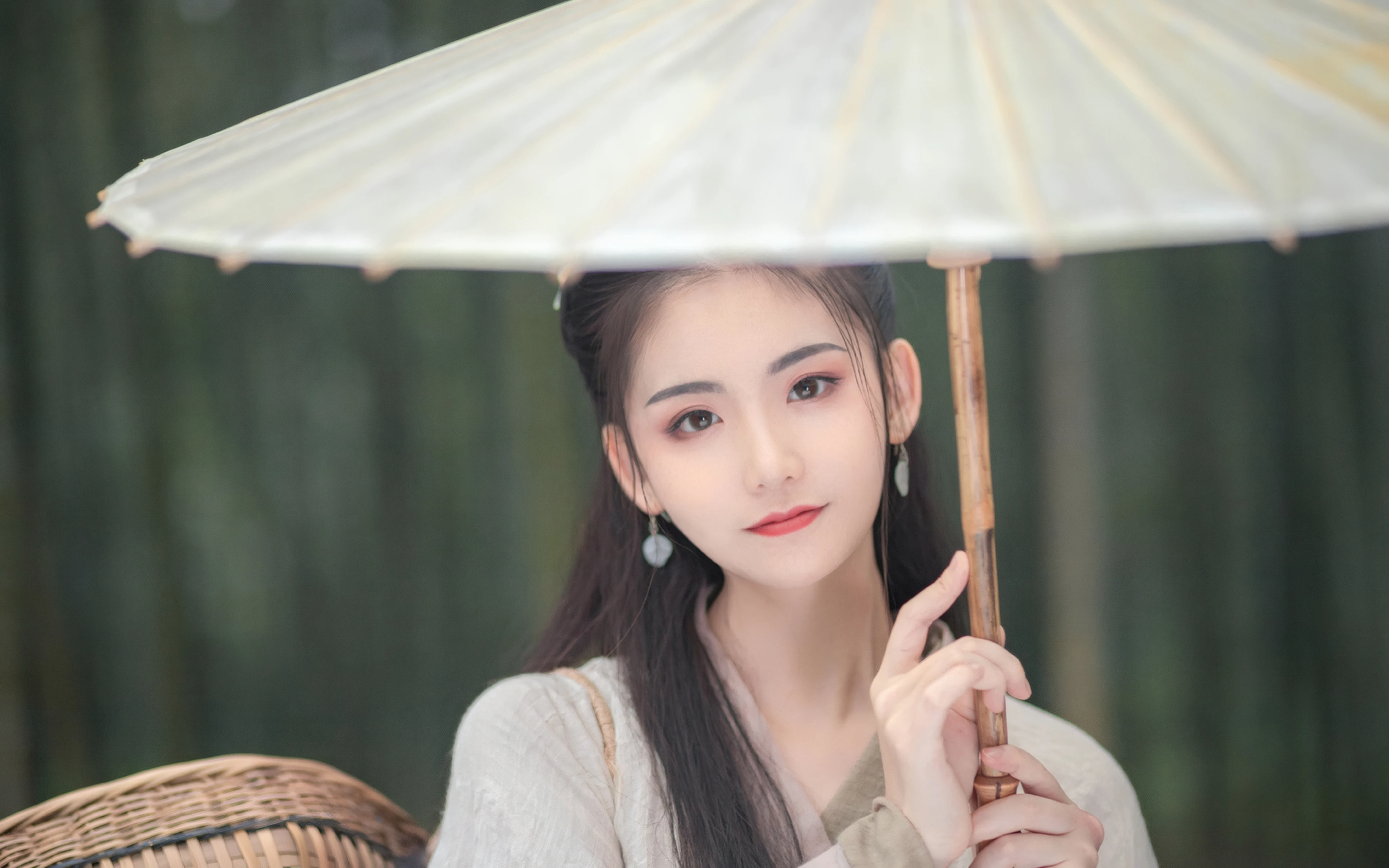 容貌绝美的 中国美女 面部特写摄影 4K高清图片 手机壁纸