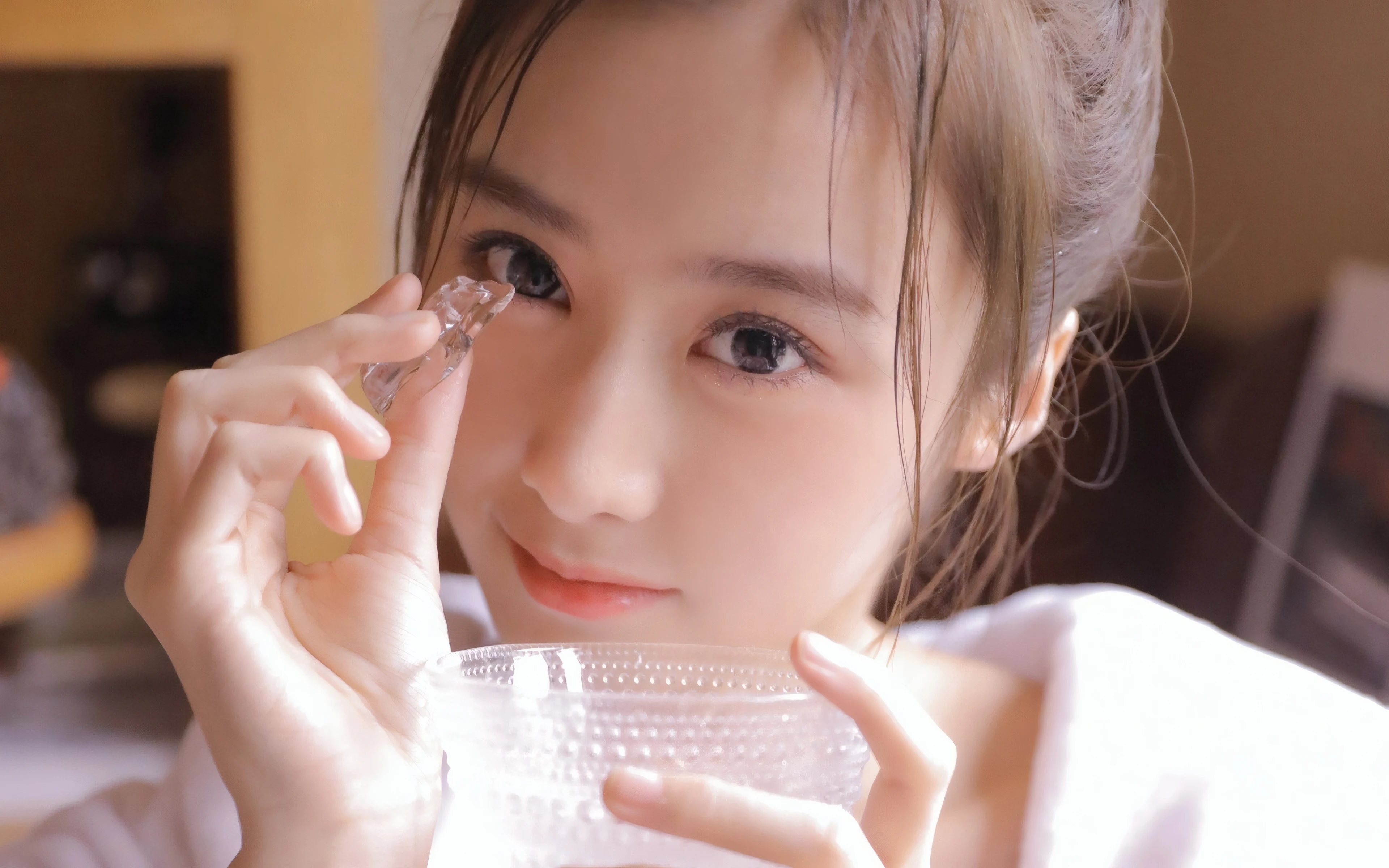 容貌绝美的 中国美女 面部特写摄影 4K高清图片 手机壁纸