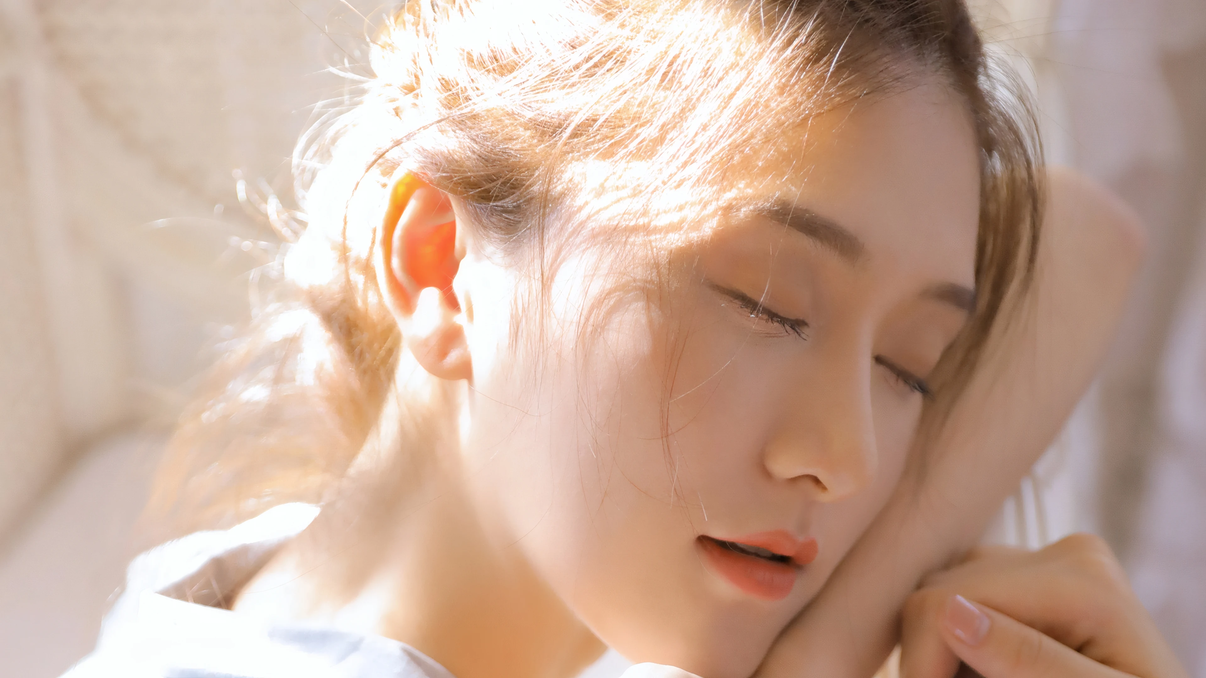 五官精致的 国产美女 高清脸部写真 超清晰4K 桌面锁屏