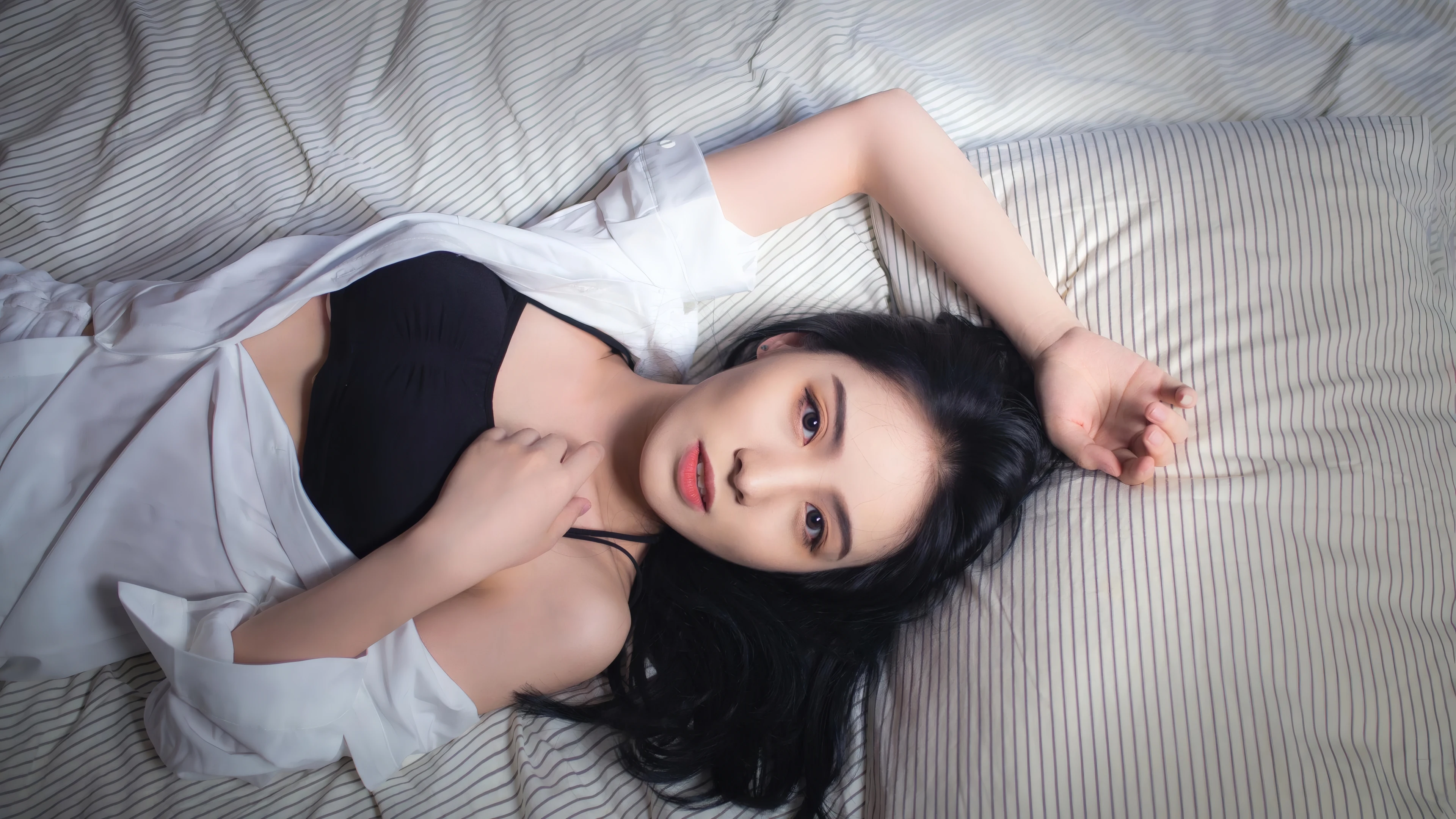 容貌绝美的 中国美女 面部特写摄影 4K高清图片 手机壁纸