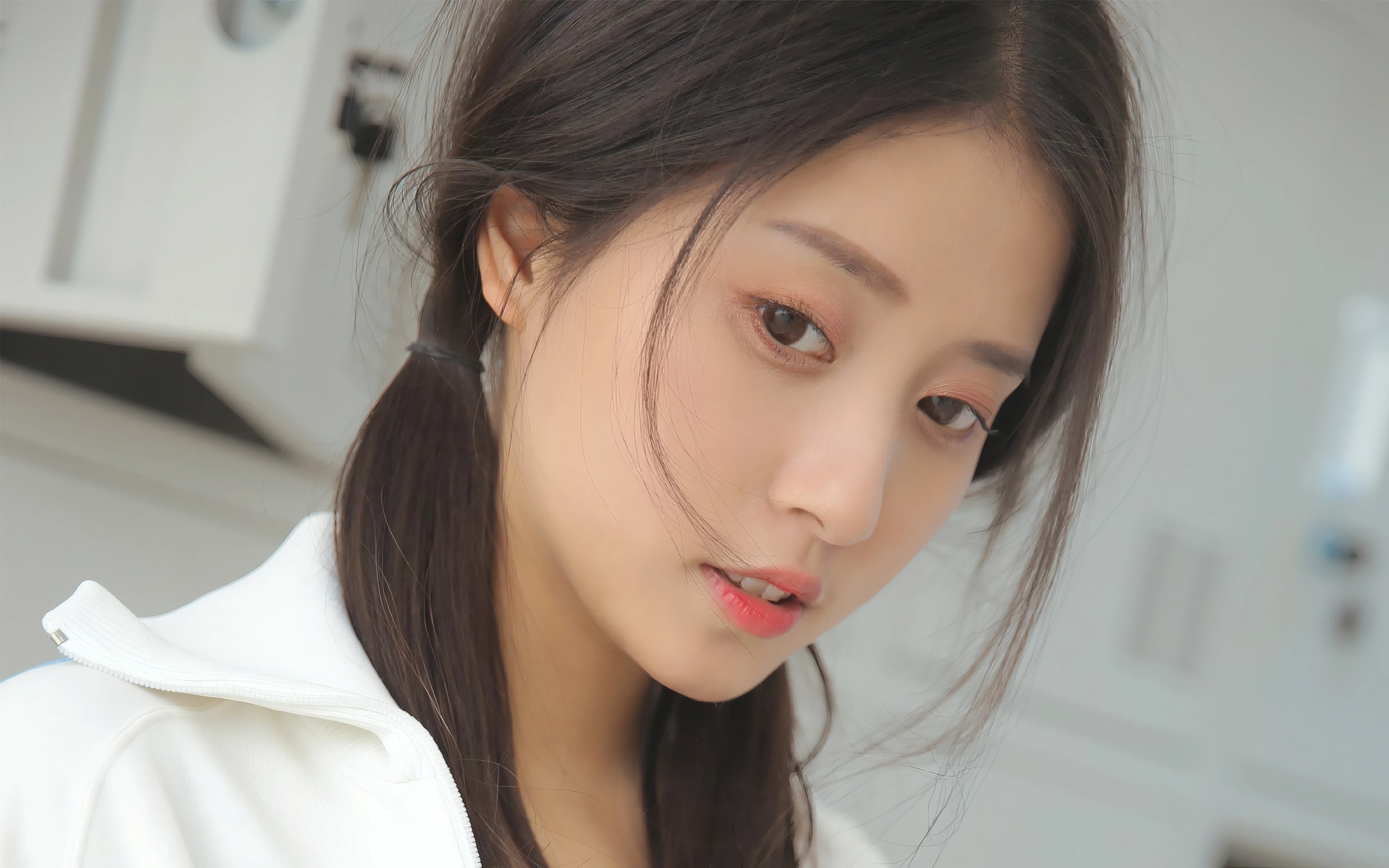 五官精致的 国产美女 高清脸部写真 超清晰4K 桌面锁屏