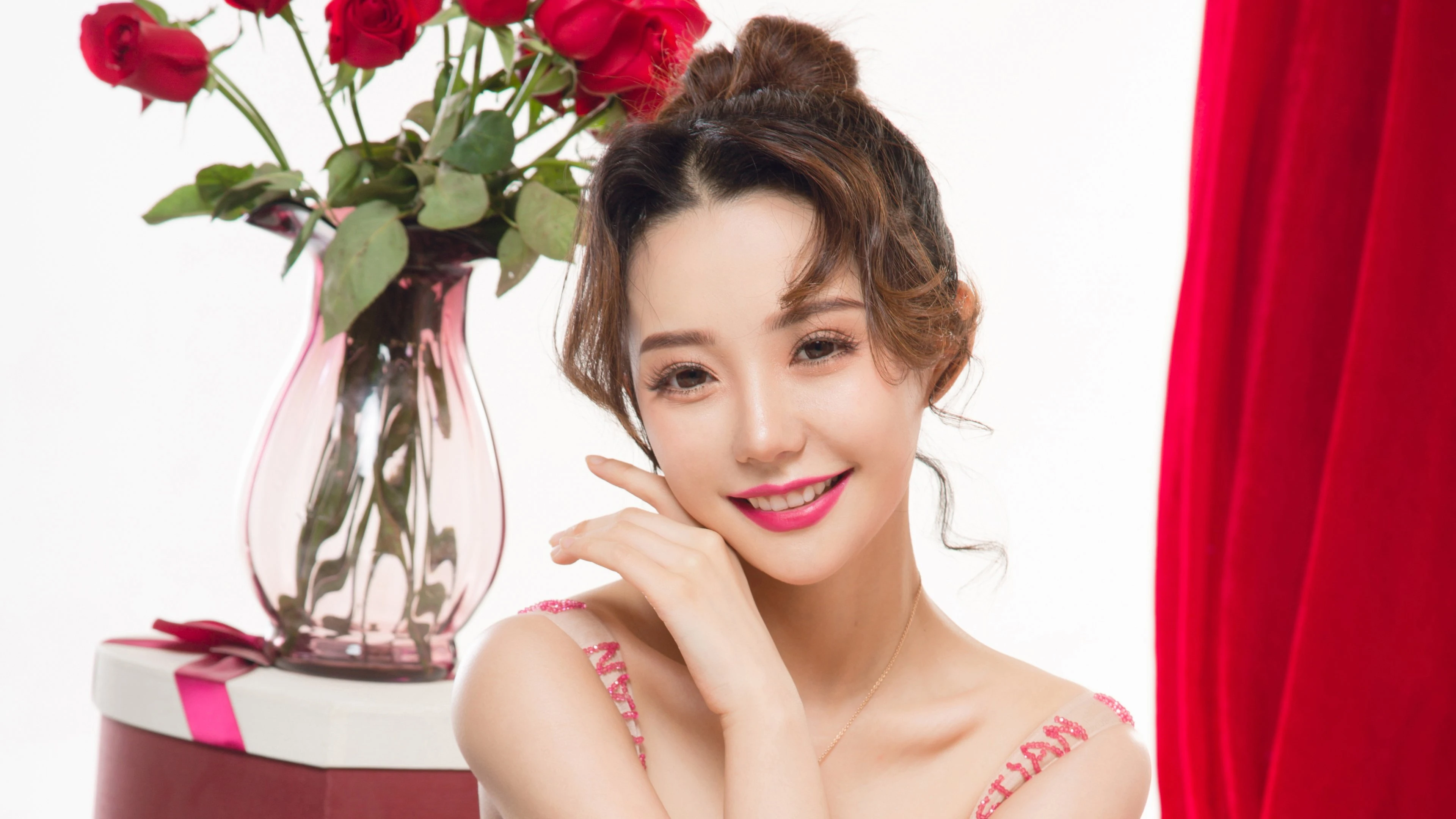 面容姣好的 中国佳人 面部高清摄影 4K极致清晰  PC屏保