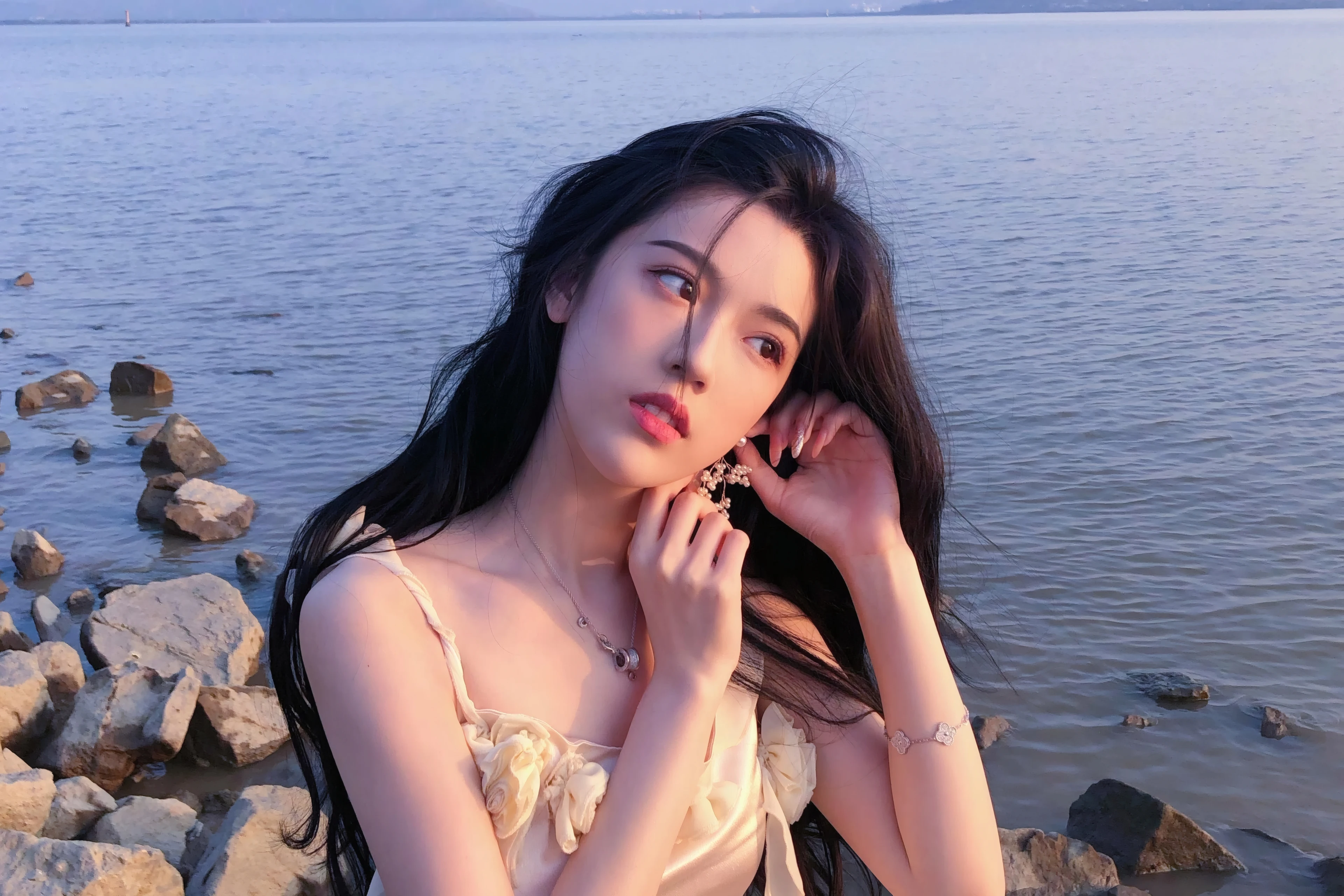 五官精致的 国产美女 高清脸部写真 超清晰4K 桌面锁屏