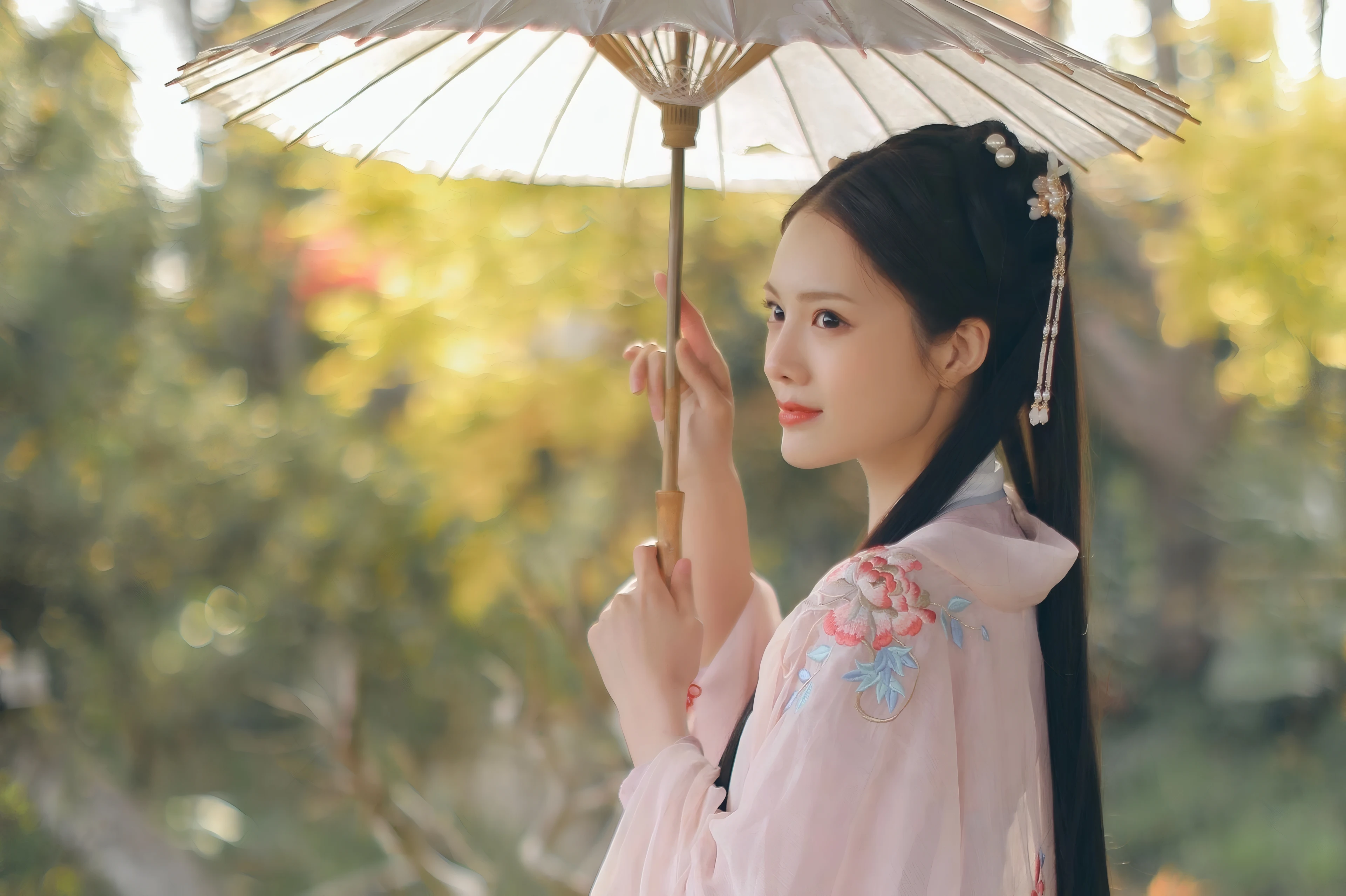 容貌绝美的 中国美女 面部特写摄影 4K高清图片 手机壁纸