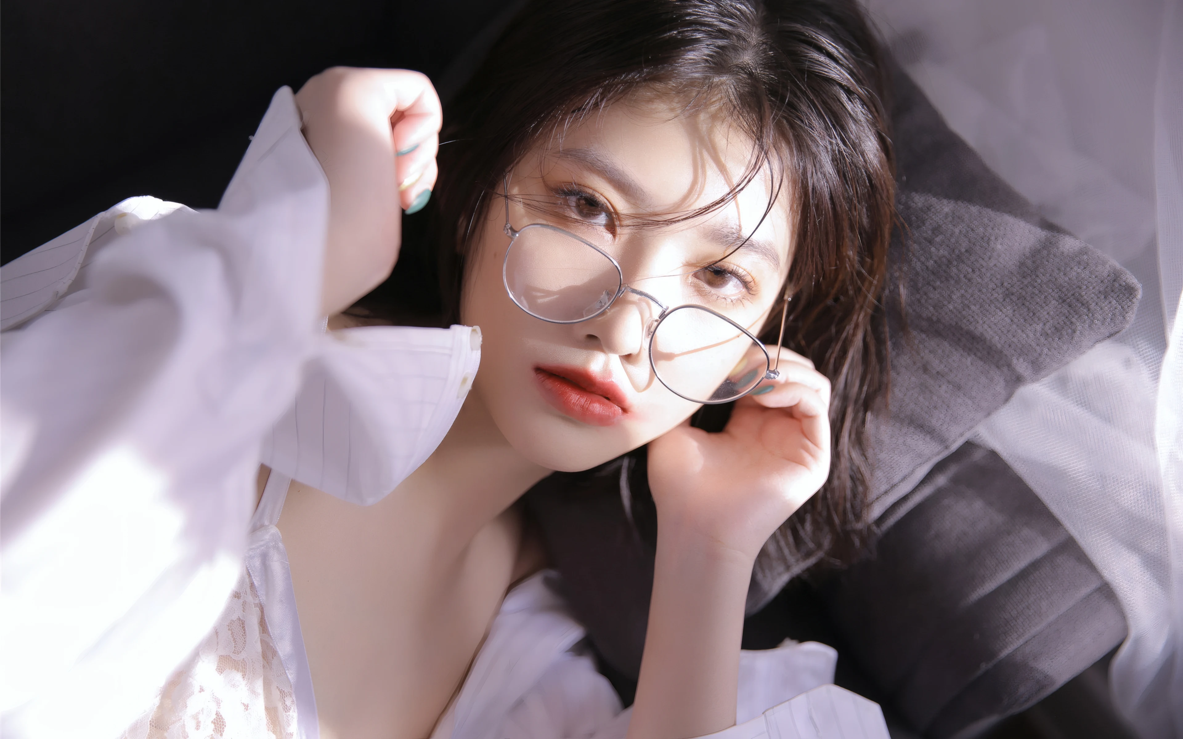容貌绝美的 中国美女 面部特写摄影 4K高清图片 手机壁纸