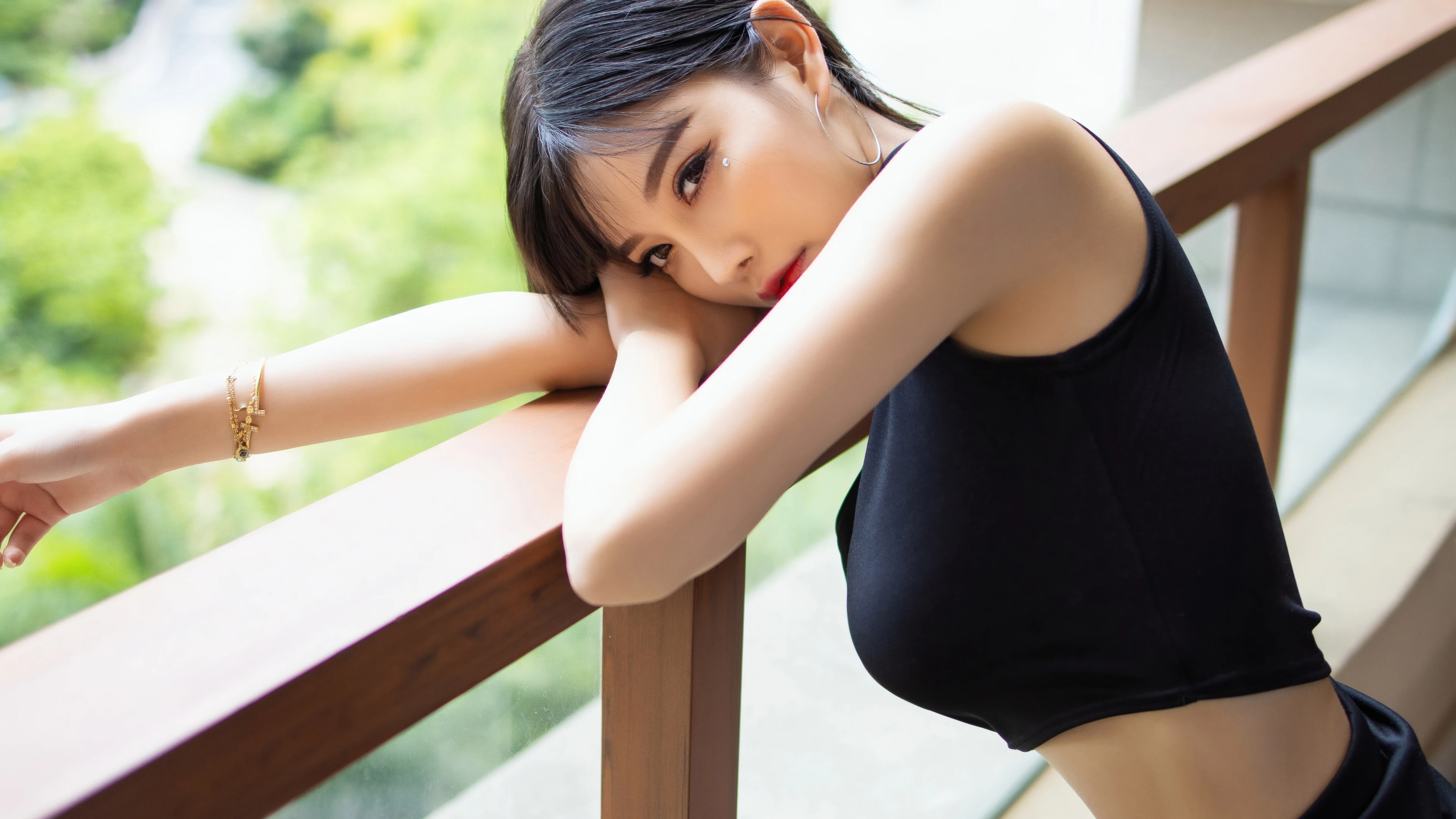 五官精致的 国产美女 高清脸部写真 超清晰4K 桌面锁屏