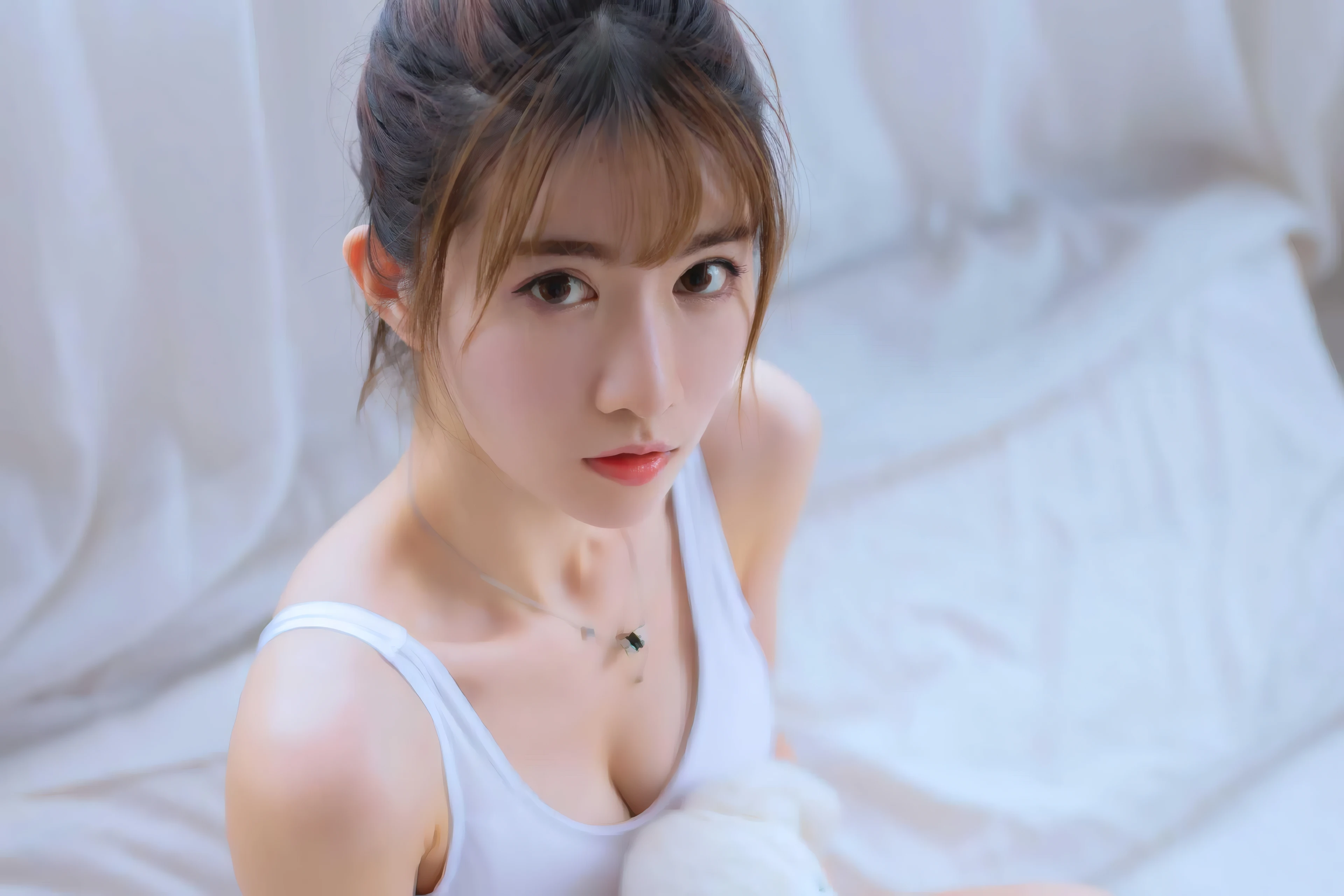 五官精致的 国产美女 高清脸部写真 超清晰4K 桌面锁屏