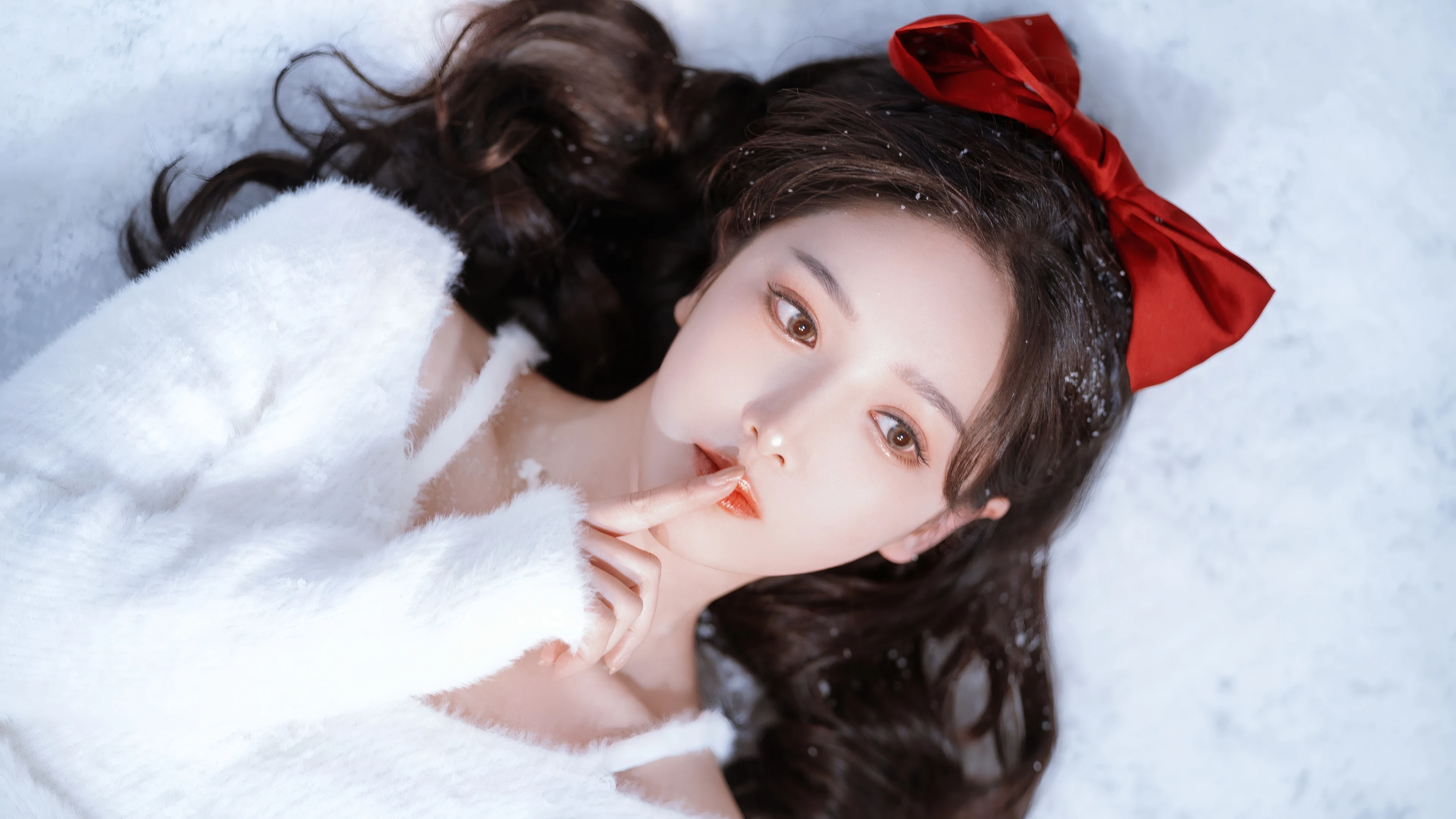 五官精致的 国产美女 高清脸部写真 超清晰4K 桌面锁屏