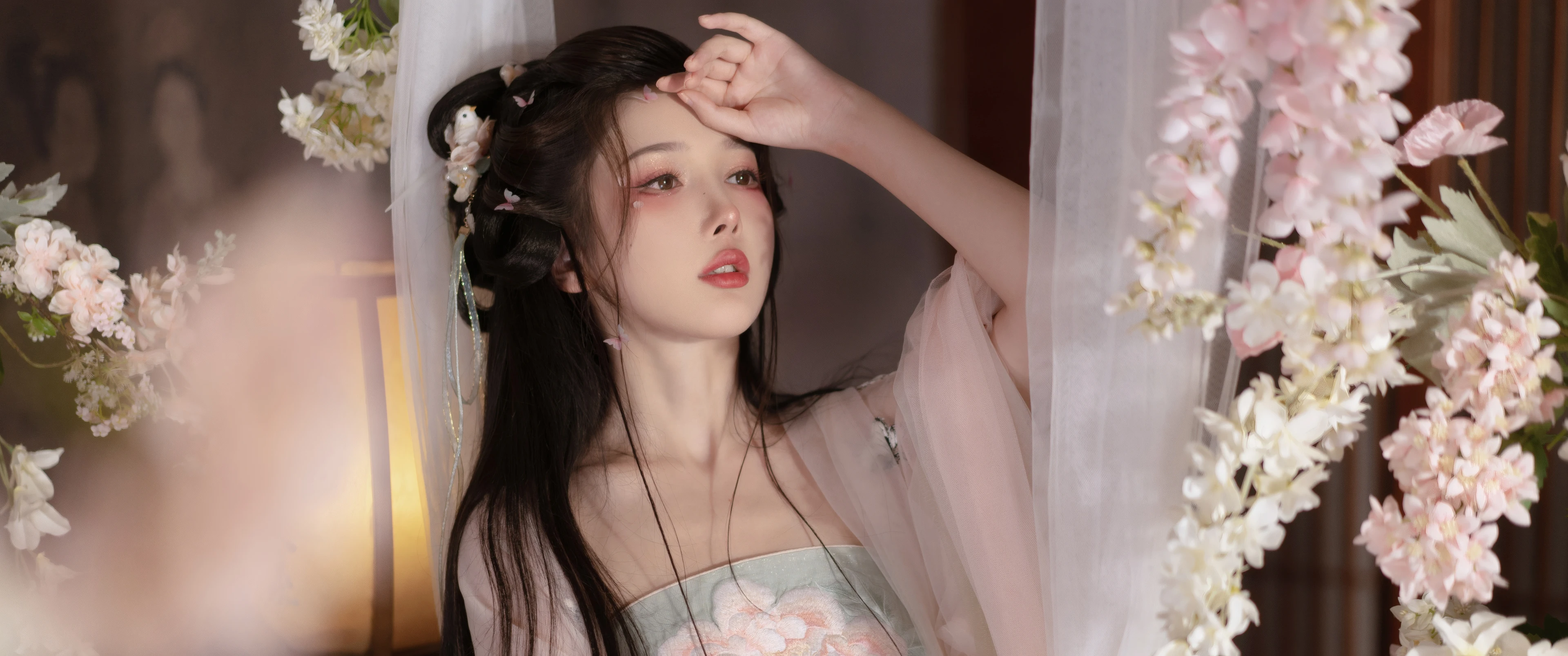 五官精致的 国产美女 高清脸部写真 超清晰4K 桌面锁屏