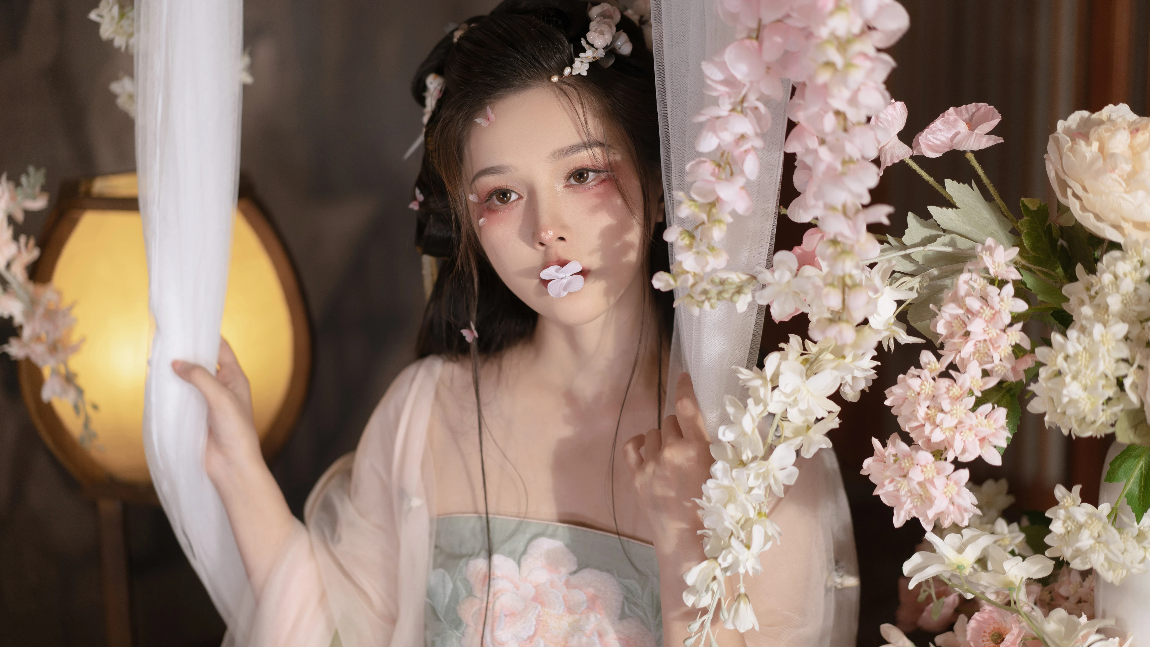 五官精致的 国产美女 高清脸部写真 超清晰4K 桌面锁屏