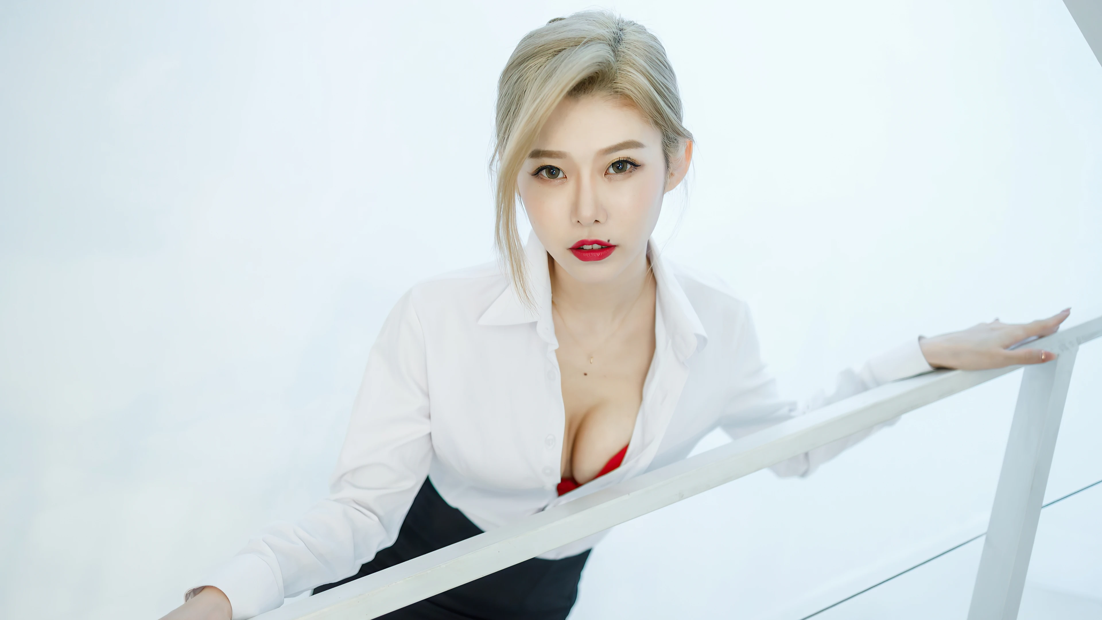 容貌绝美的 中国美女 面部特写摄影 4K高清图片 手机壁纸