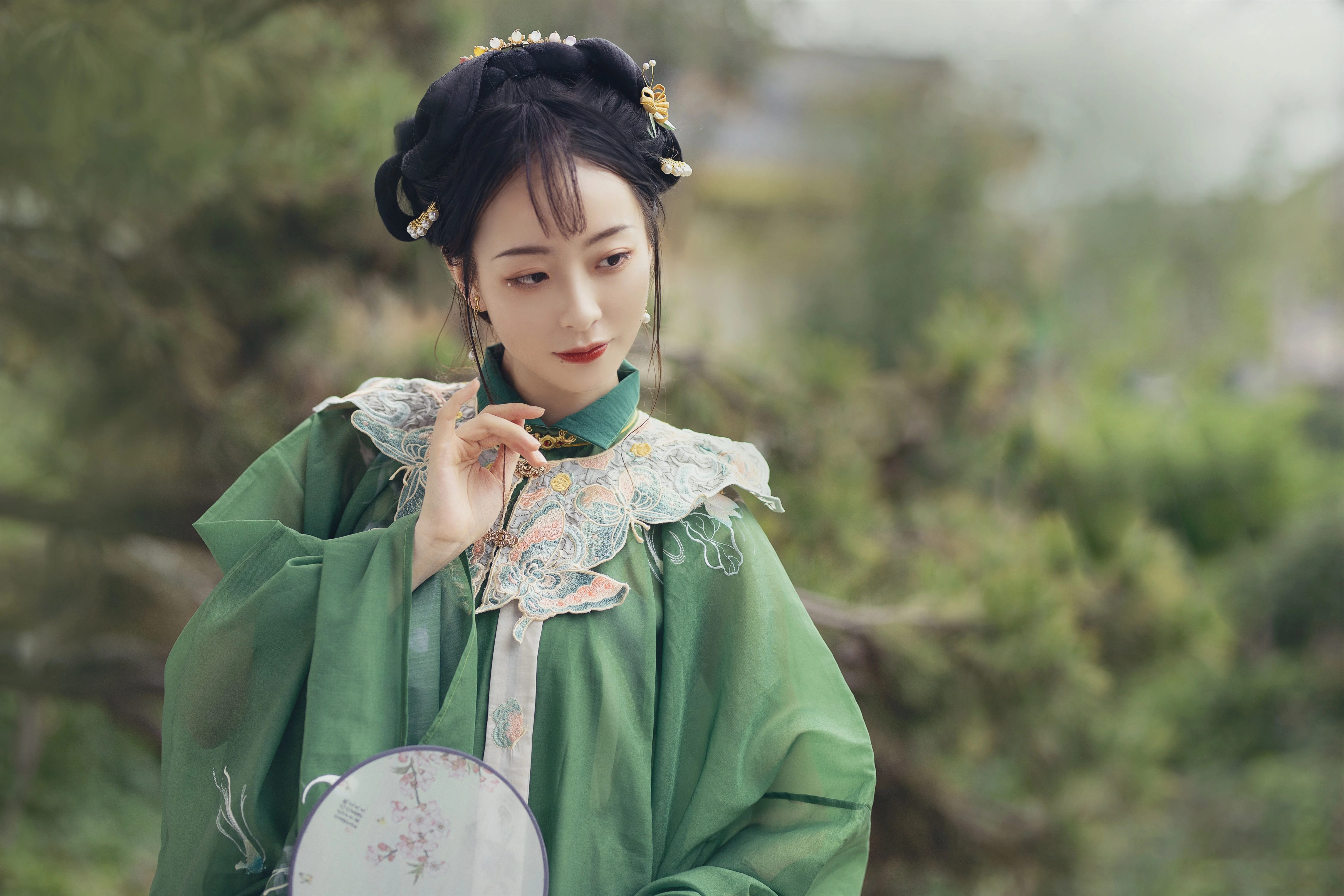 五官精致的 国产美女 高清脸部写真 超清晰4K 桌面锁屏