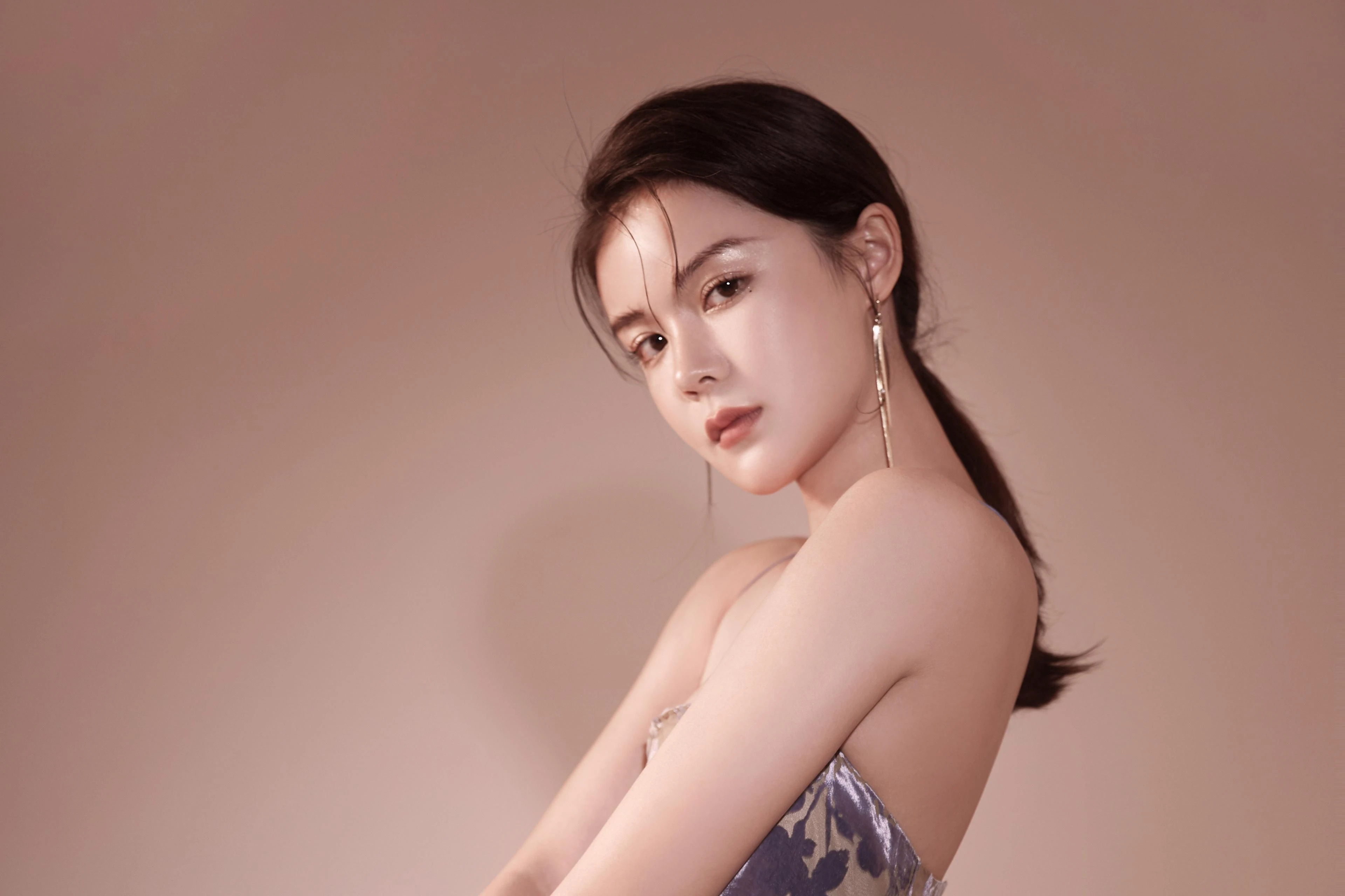 容貌绝美的 中国美女 面部特写摄影 4K高清图片 手机壁纸