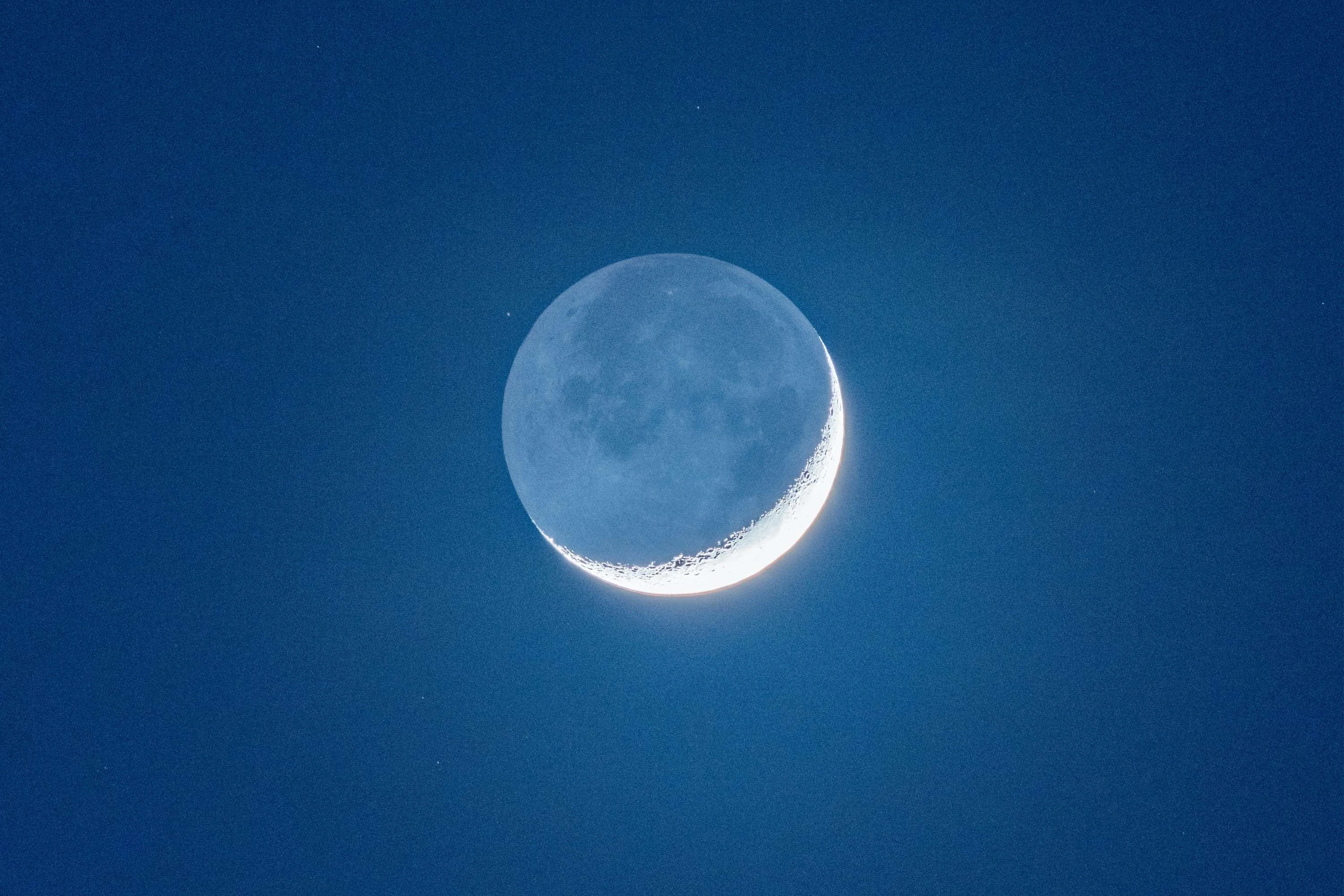 2K壁纸 科幻感十足的 宇宙科幻月球 星空壁纸 游戏背景