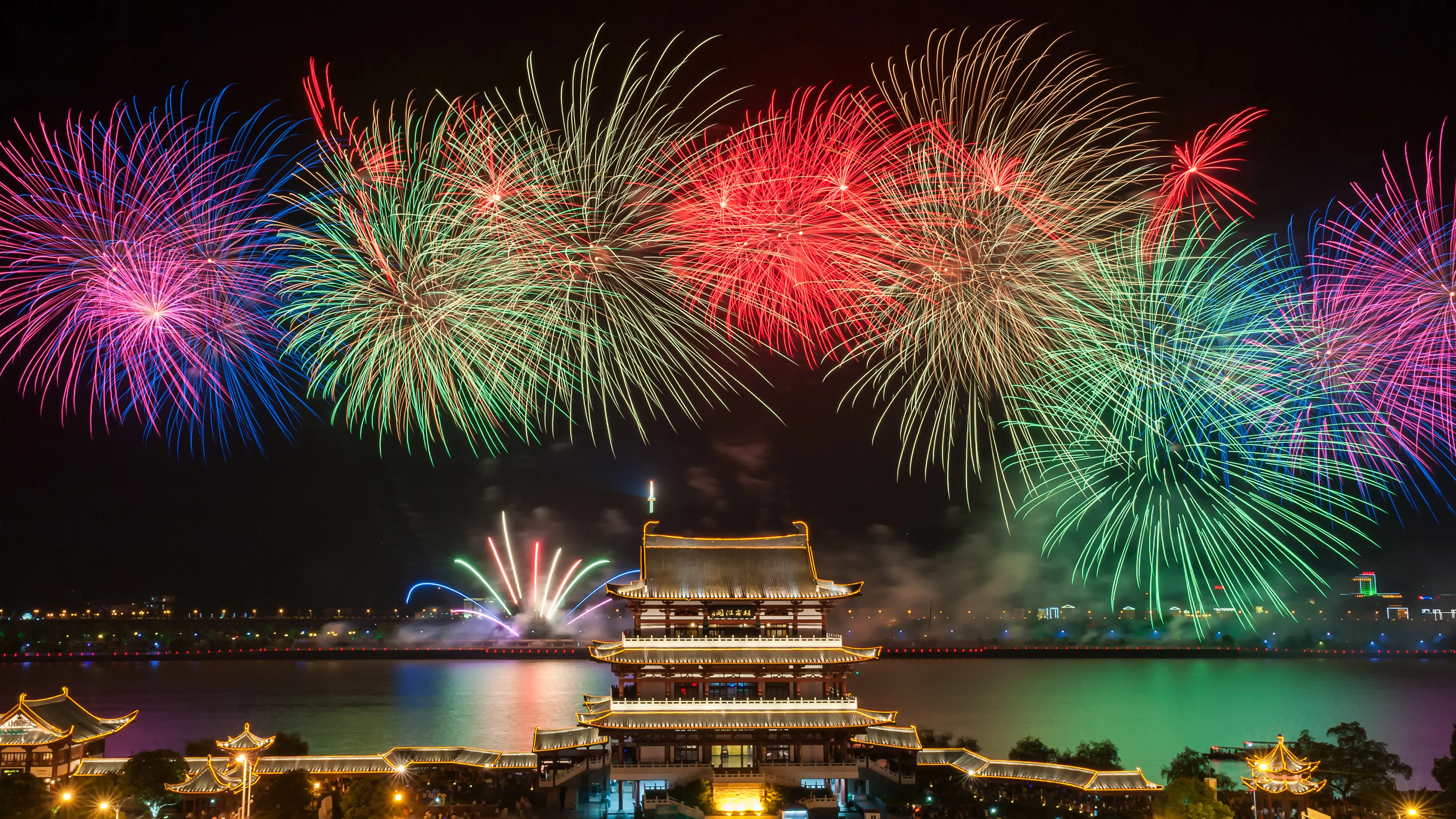 8K超高清 唯美的 唯美治愈烟花 治愈背景 电脑壁纸