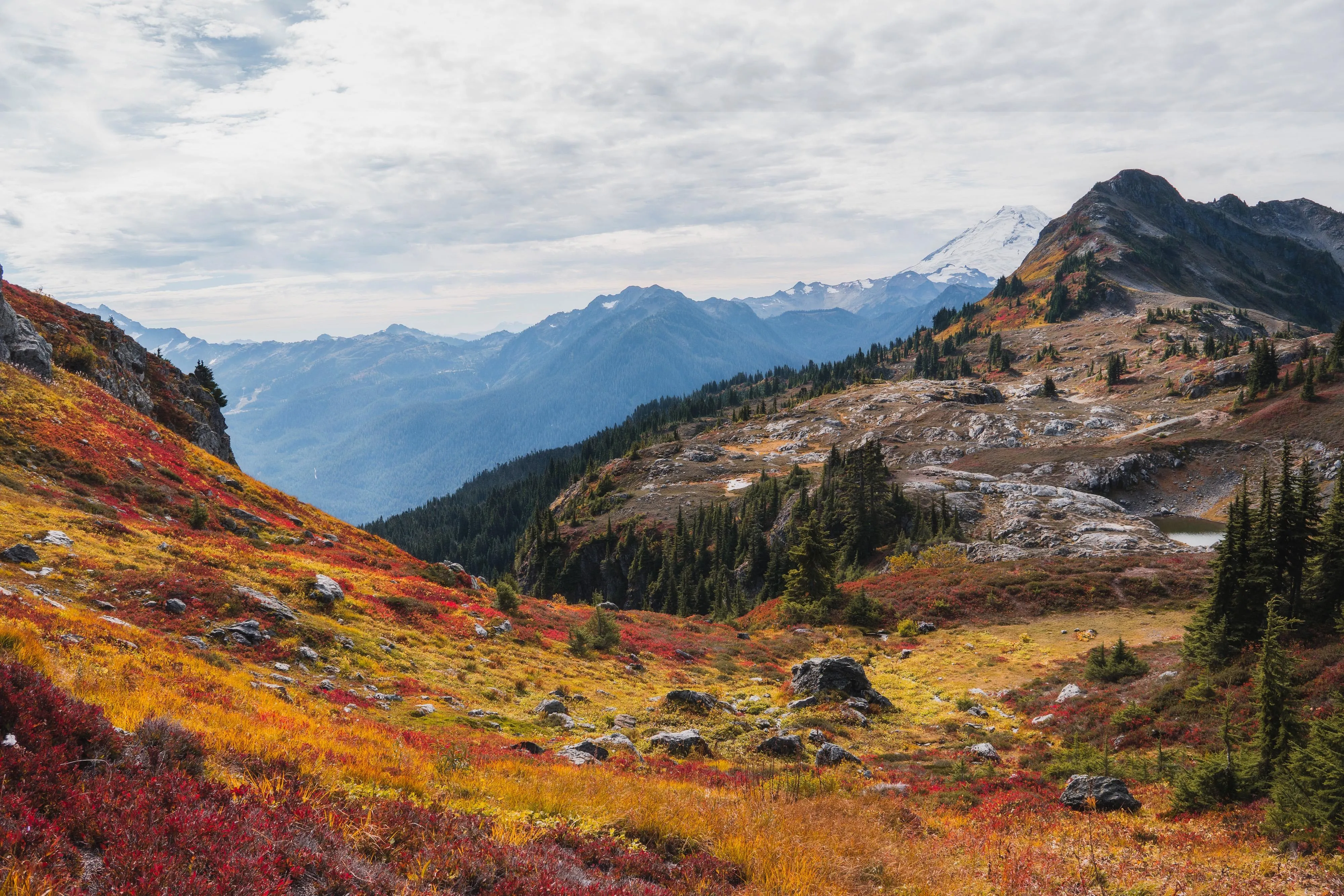 瀑布 公园 秋天 自然 景观 田野 森林 山脉 云 雪 岩石 4k壁纸